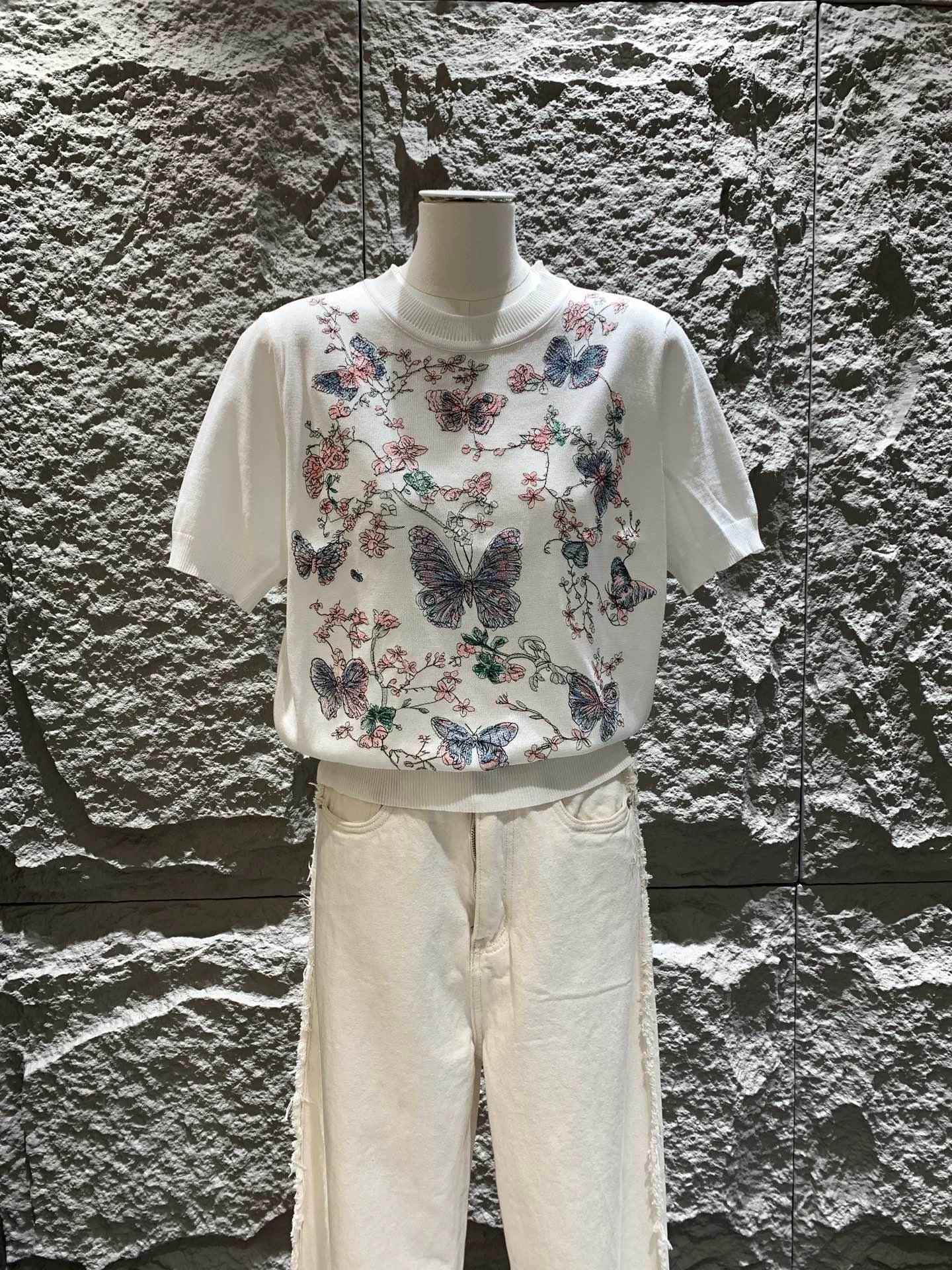 D 25 Butterfly Embroidery Short Sleeve Knit Top