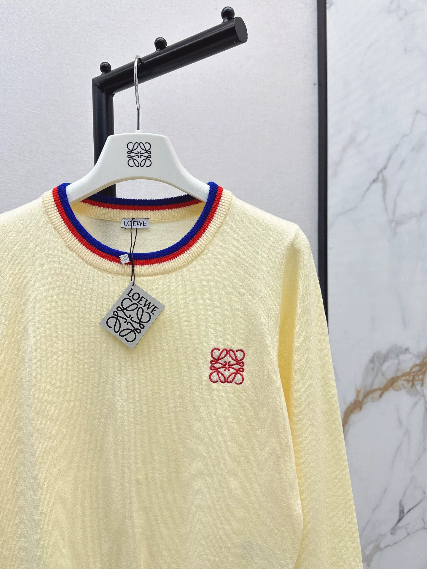 Lo 25 Embroidered decorative sweater