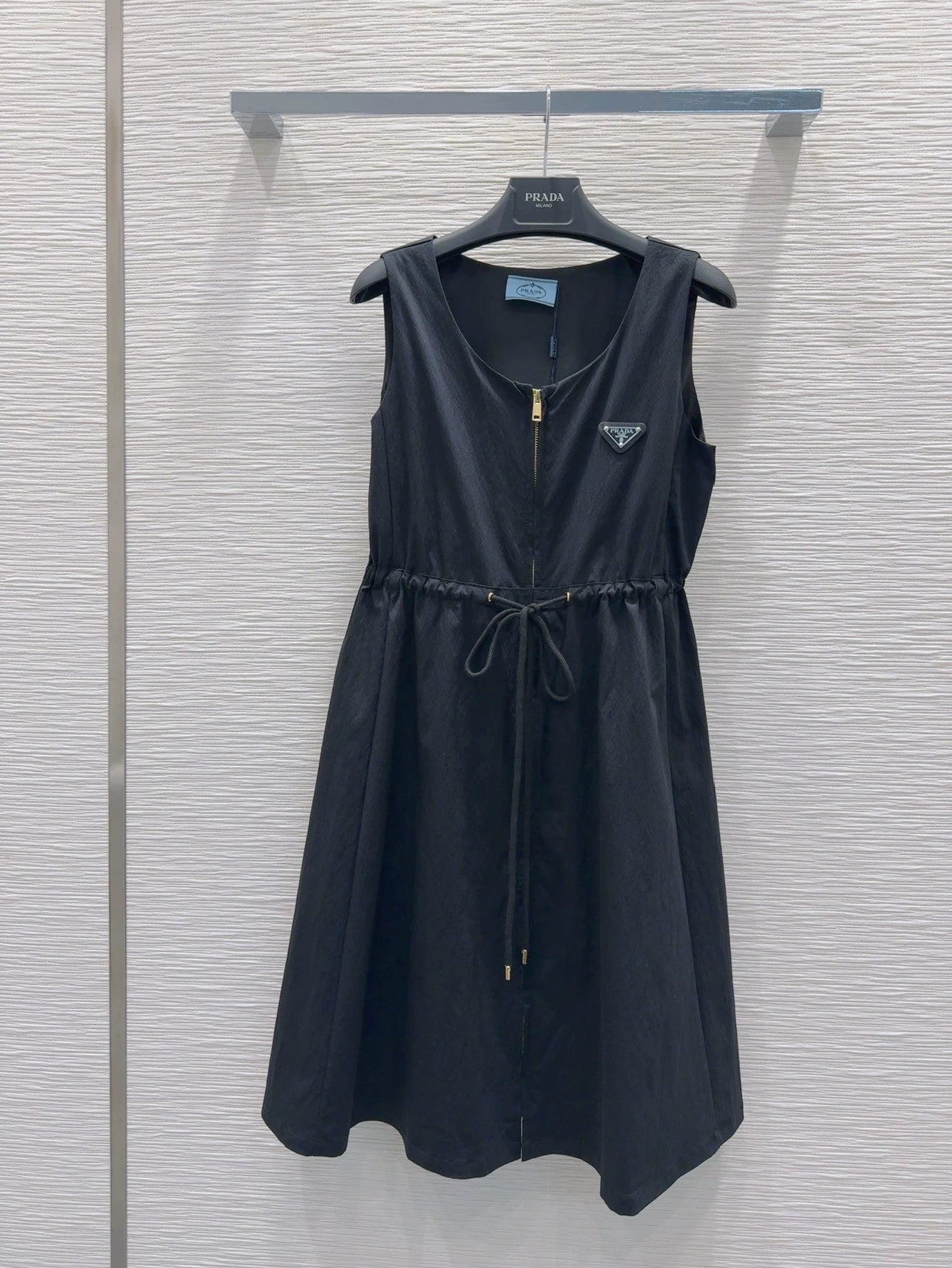 P 25 new straps zipper sleeveless dresses(white black)