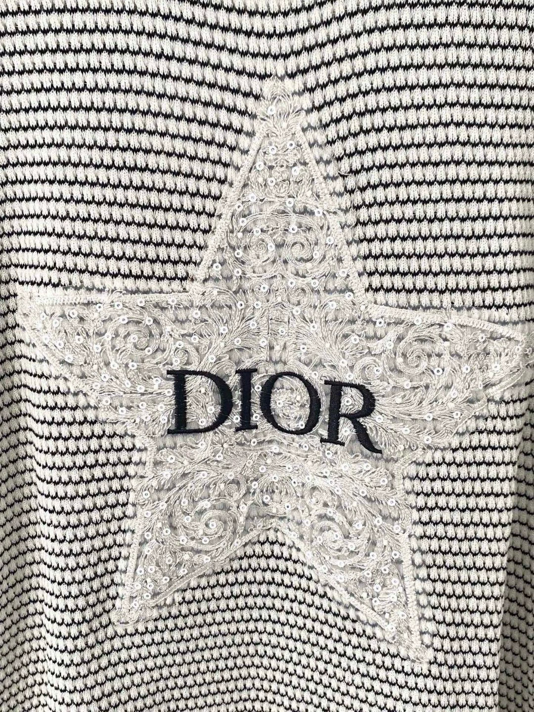 D 25 nouveau tricot à manches courtes et col rond ajouré brodé