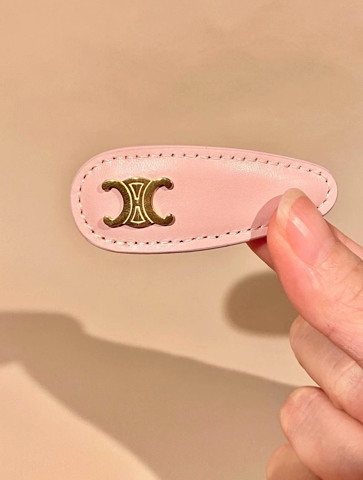 CE 25 Calf leather hair clip