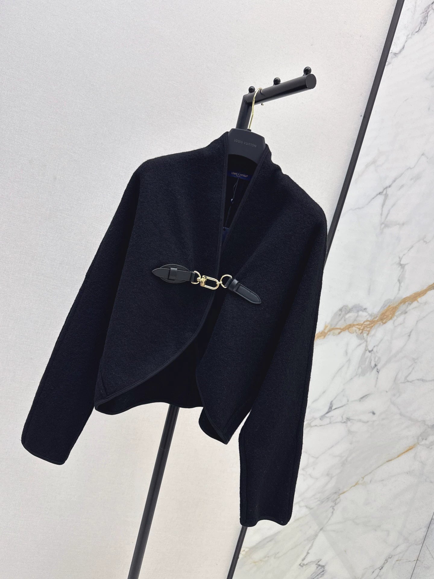 L 25 Buckled double-sided cape coat