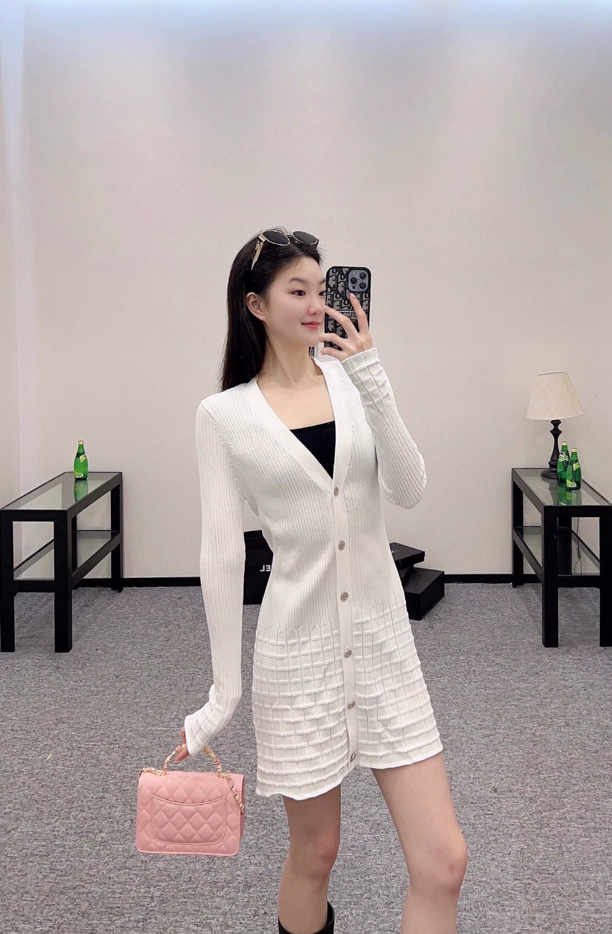 C 25Three-dimensional pattern V-neck open-front knitted skirt