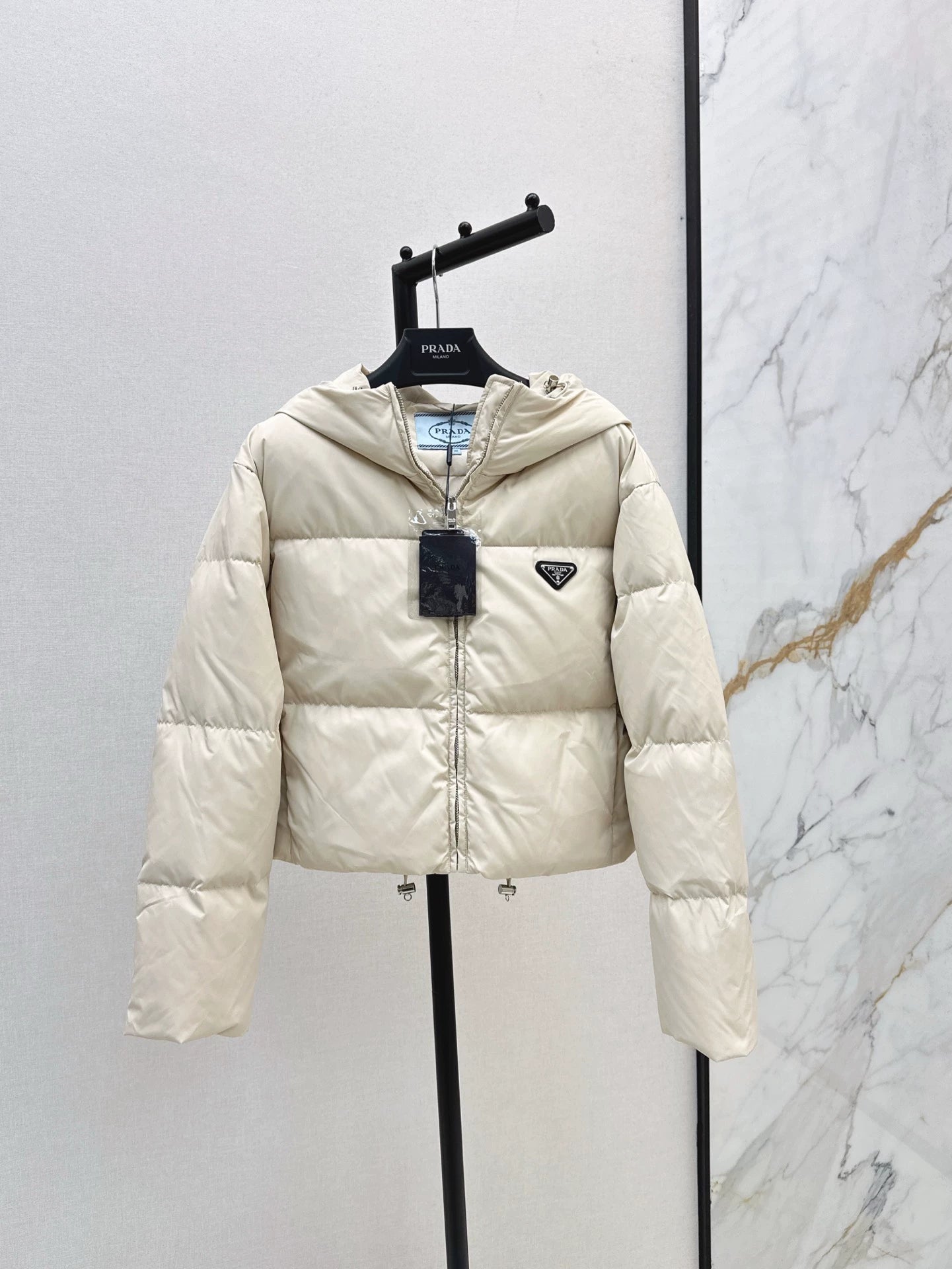 P 25 Bread Short Hooded Down Jacket