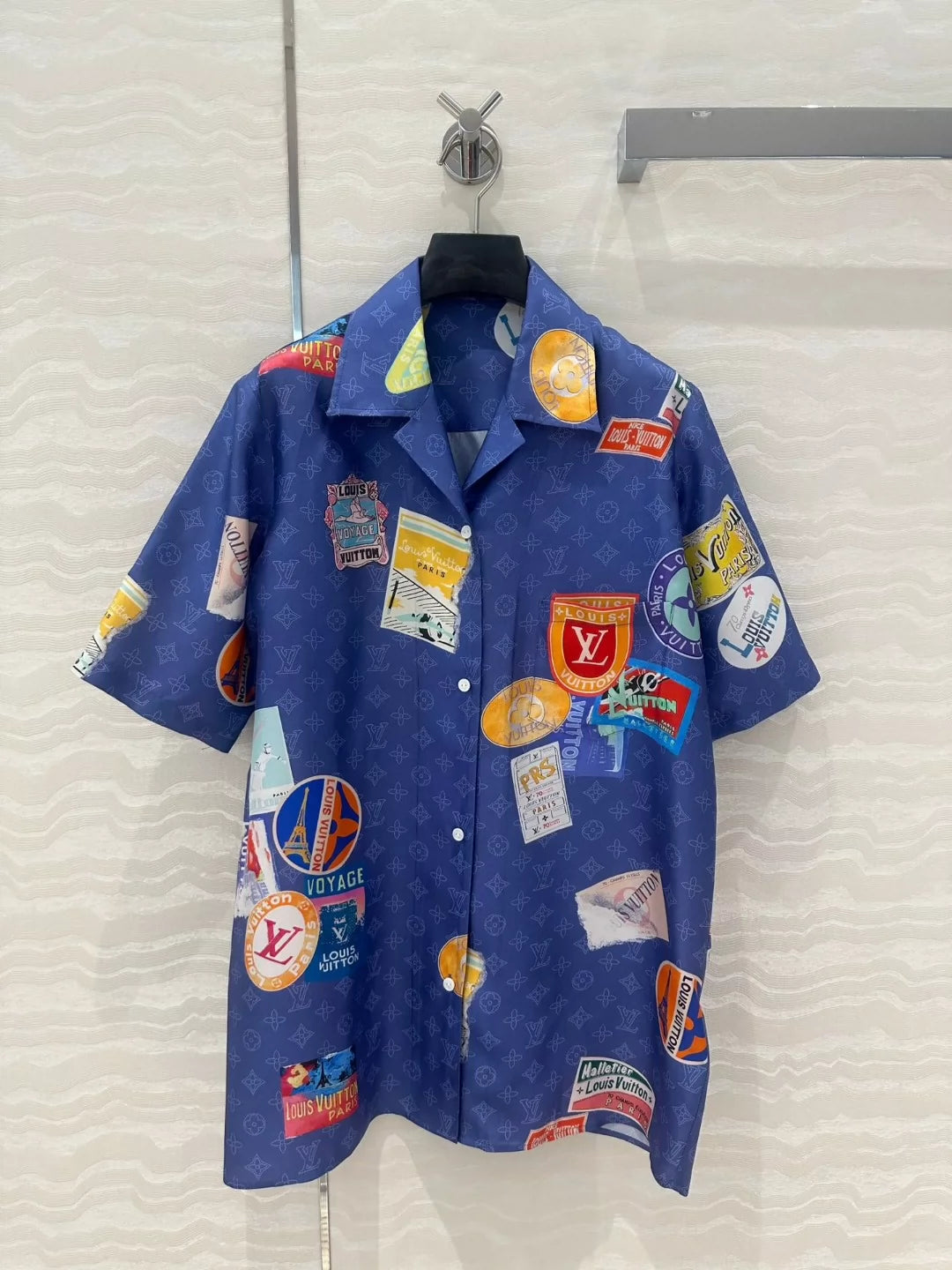 L 25 New Poster Badge Print Printed Silk Short Sleeve Shirt!