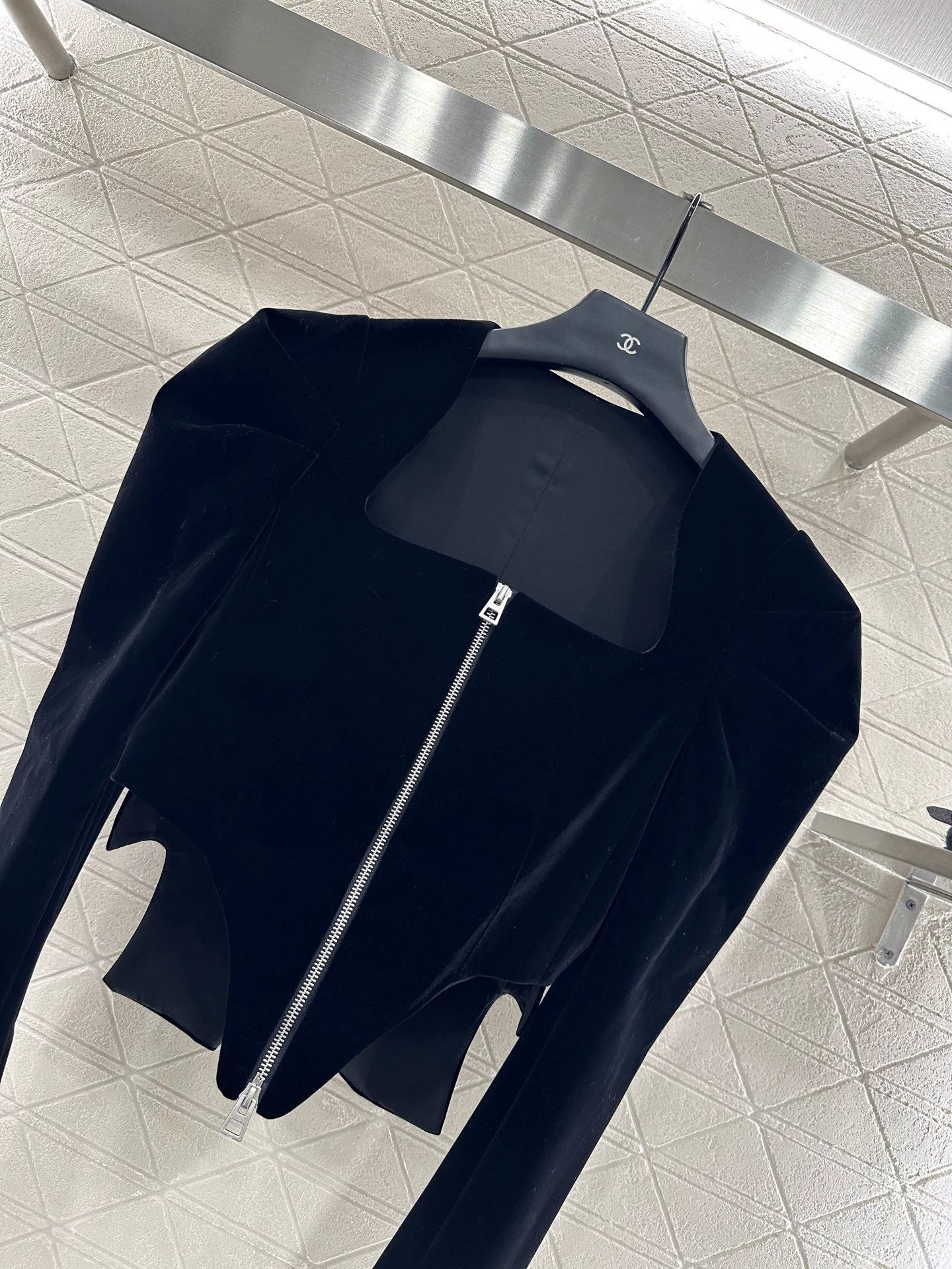Di 25 Zippered square neck, puff sleeves, long-sleeved top