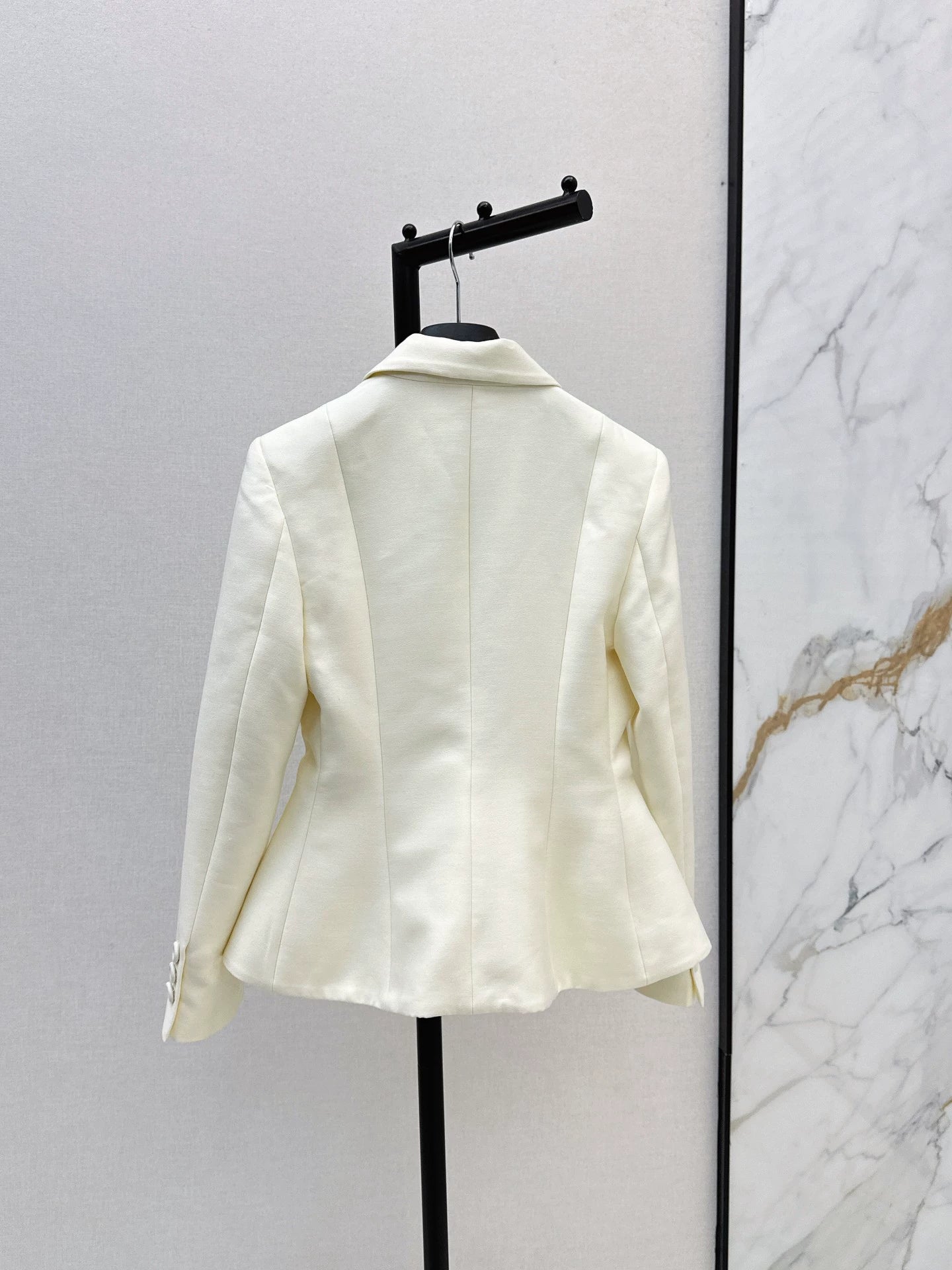 Di 25 Minimalist single breasted slim fit suit jacket