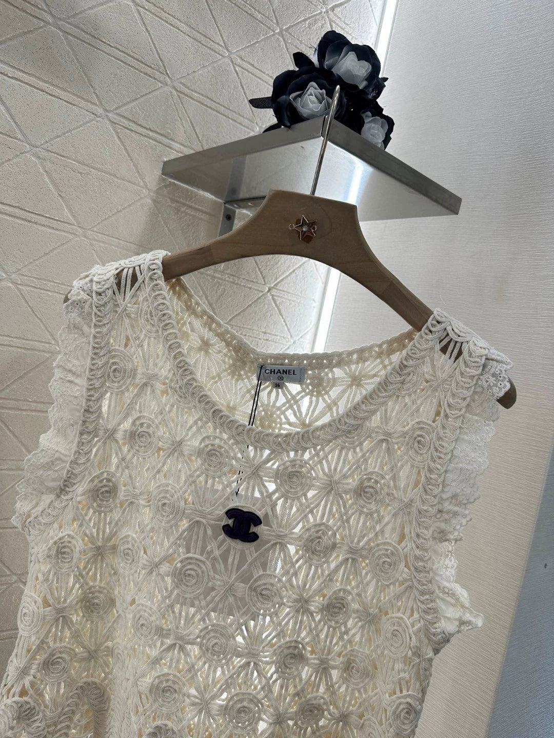 C 25 New Cutout Wave Lace Knit Tank Top