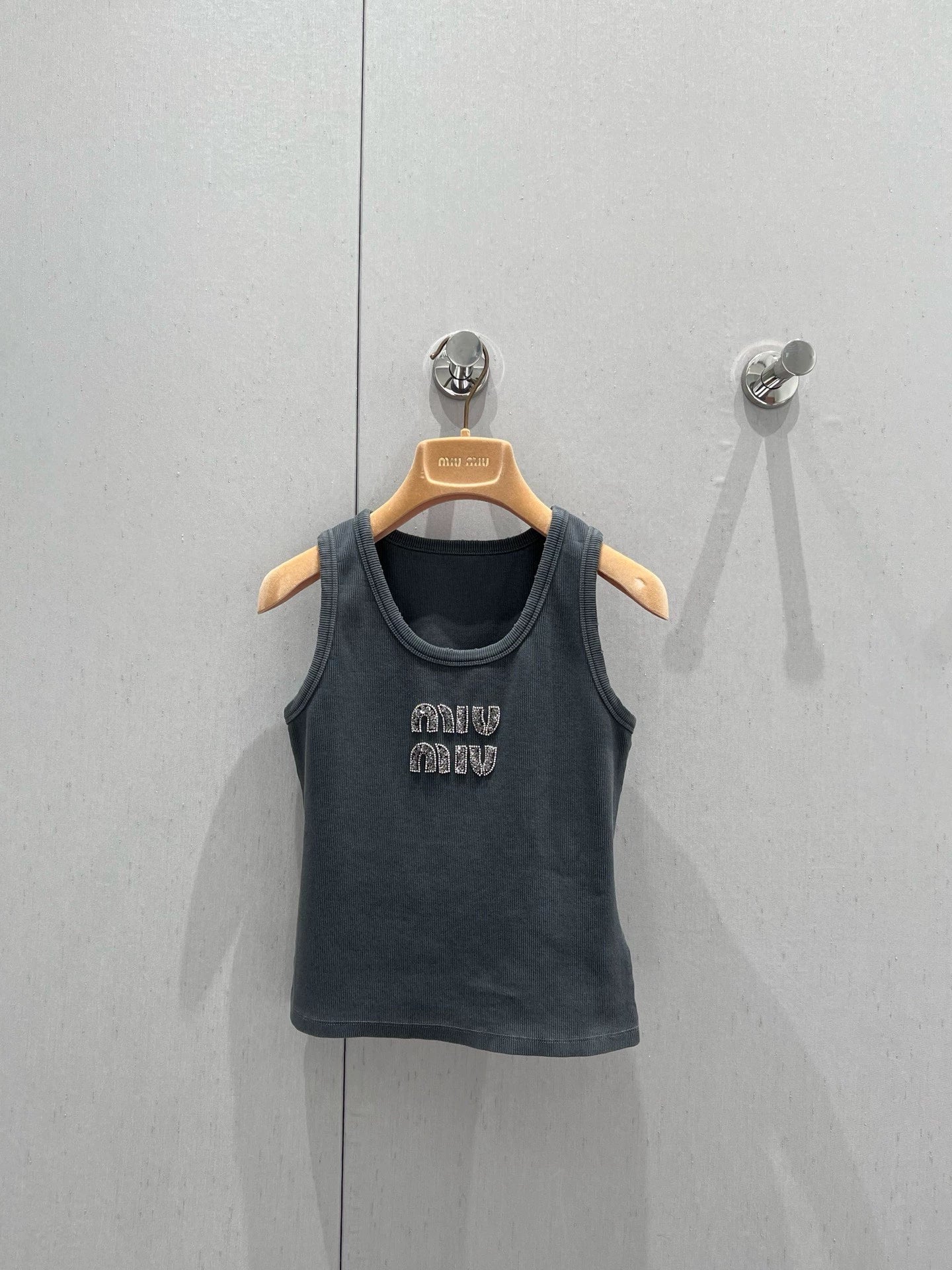 M 25SS Diamond beaded logo letter logo vest