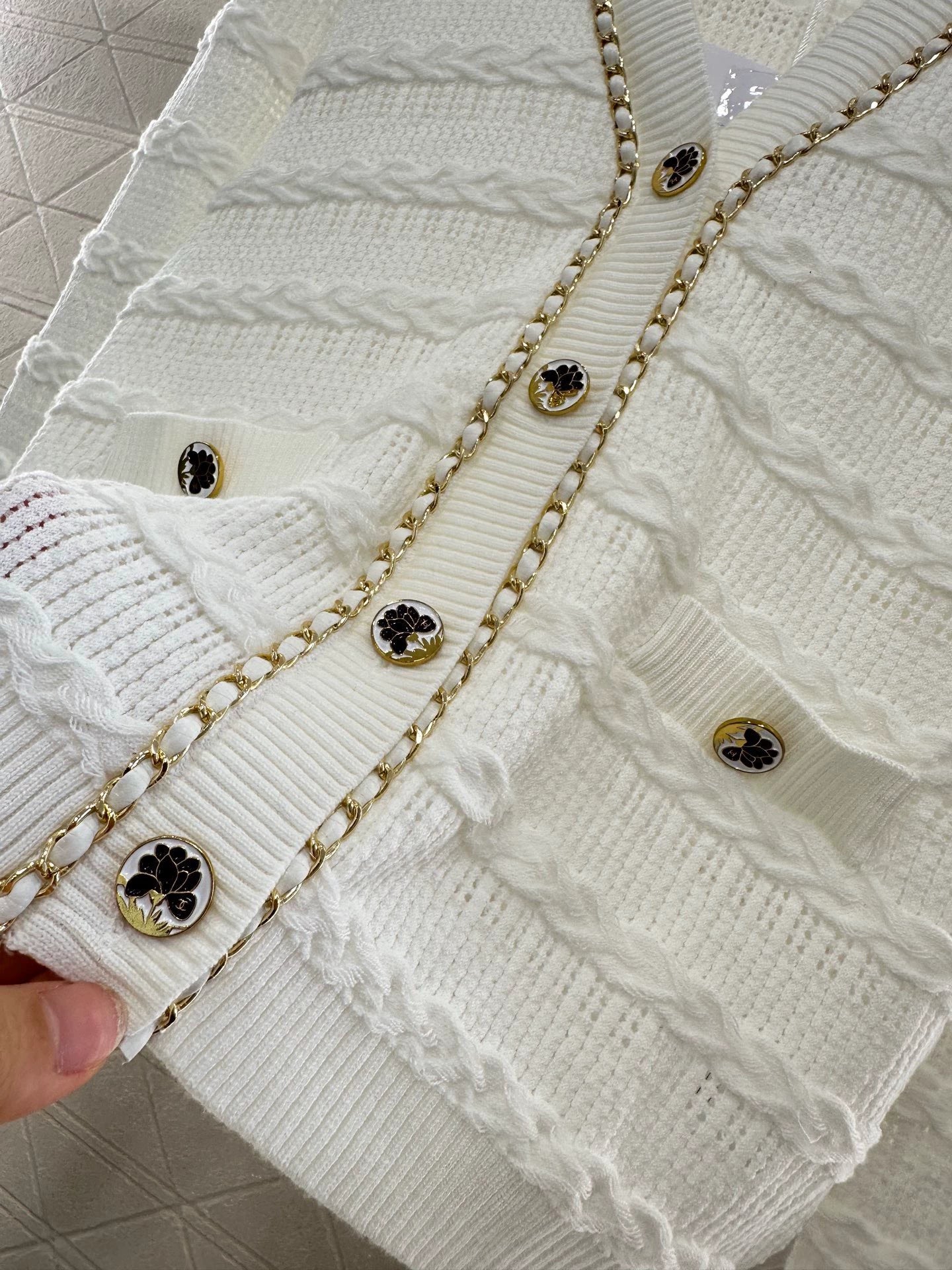 C 25 Cable-knit cardigan