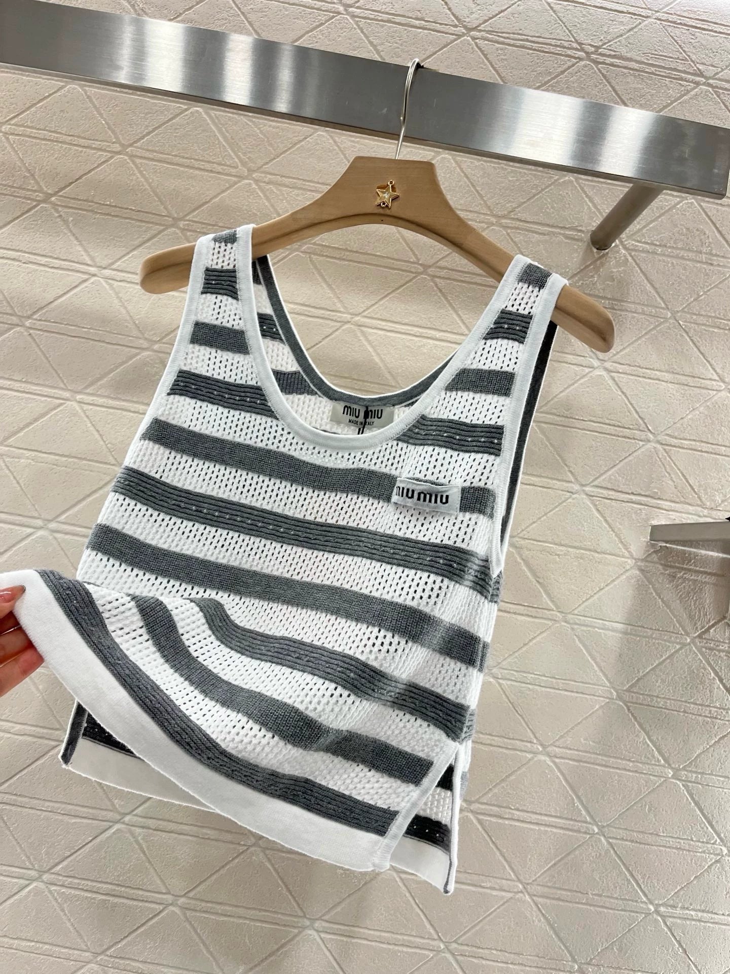 M 25 New Striped Cutout Knit Vest