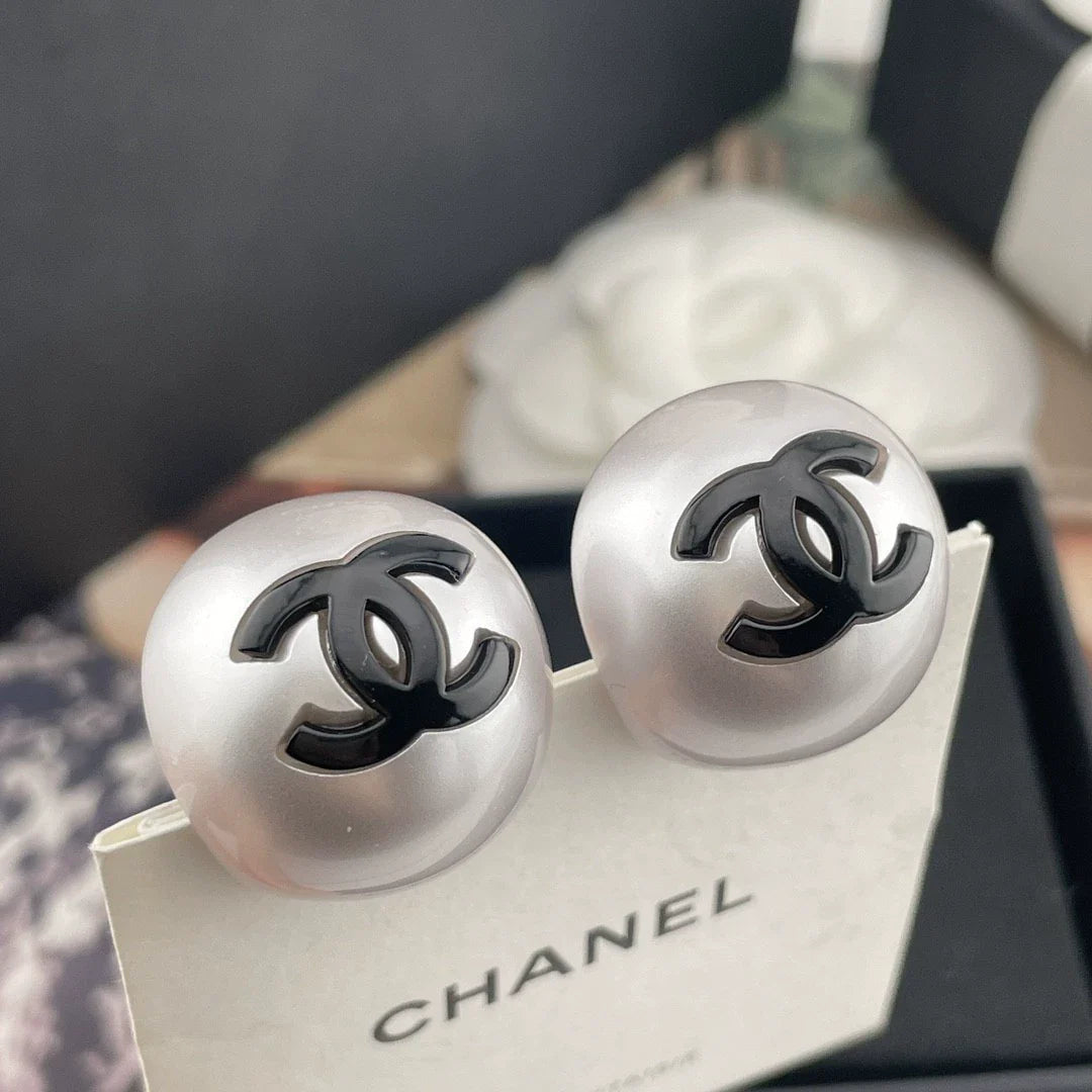 25 Summer new enamel double c pearl earrings
