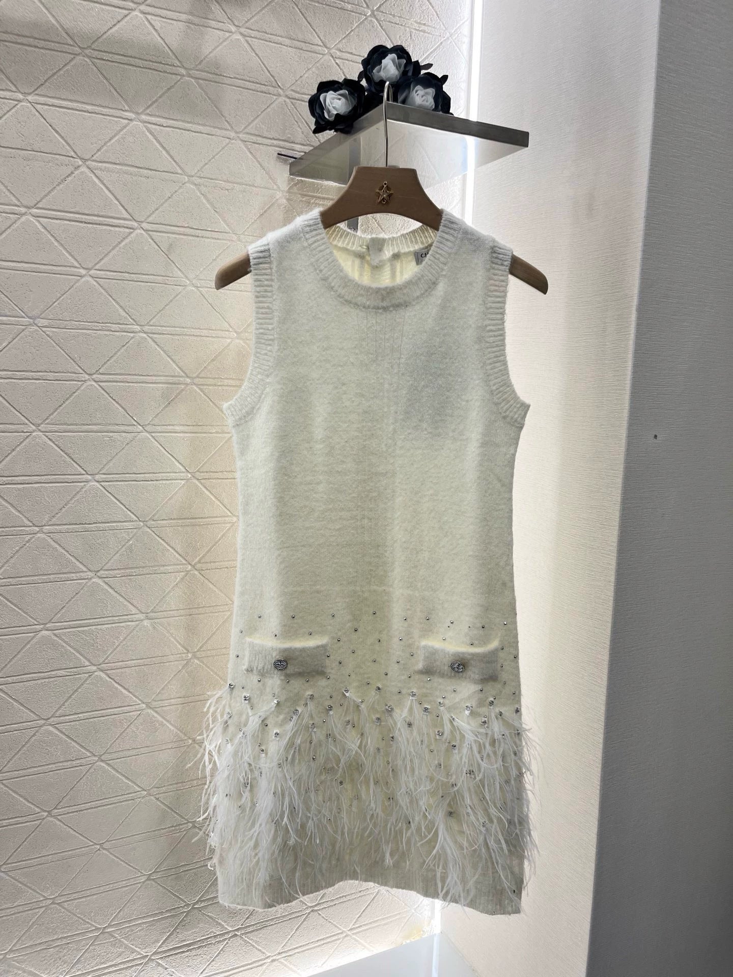 C 25 Spring and Summer new style hot diamond feather knitted vest skirt