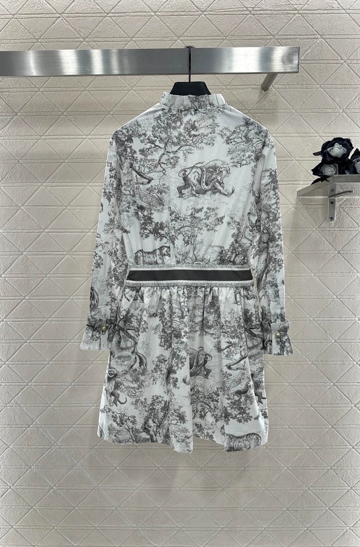 D 25 Animal jungle print accordion pleated lace dress