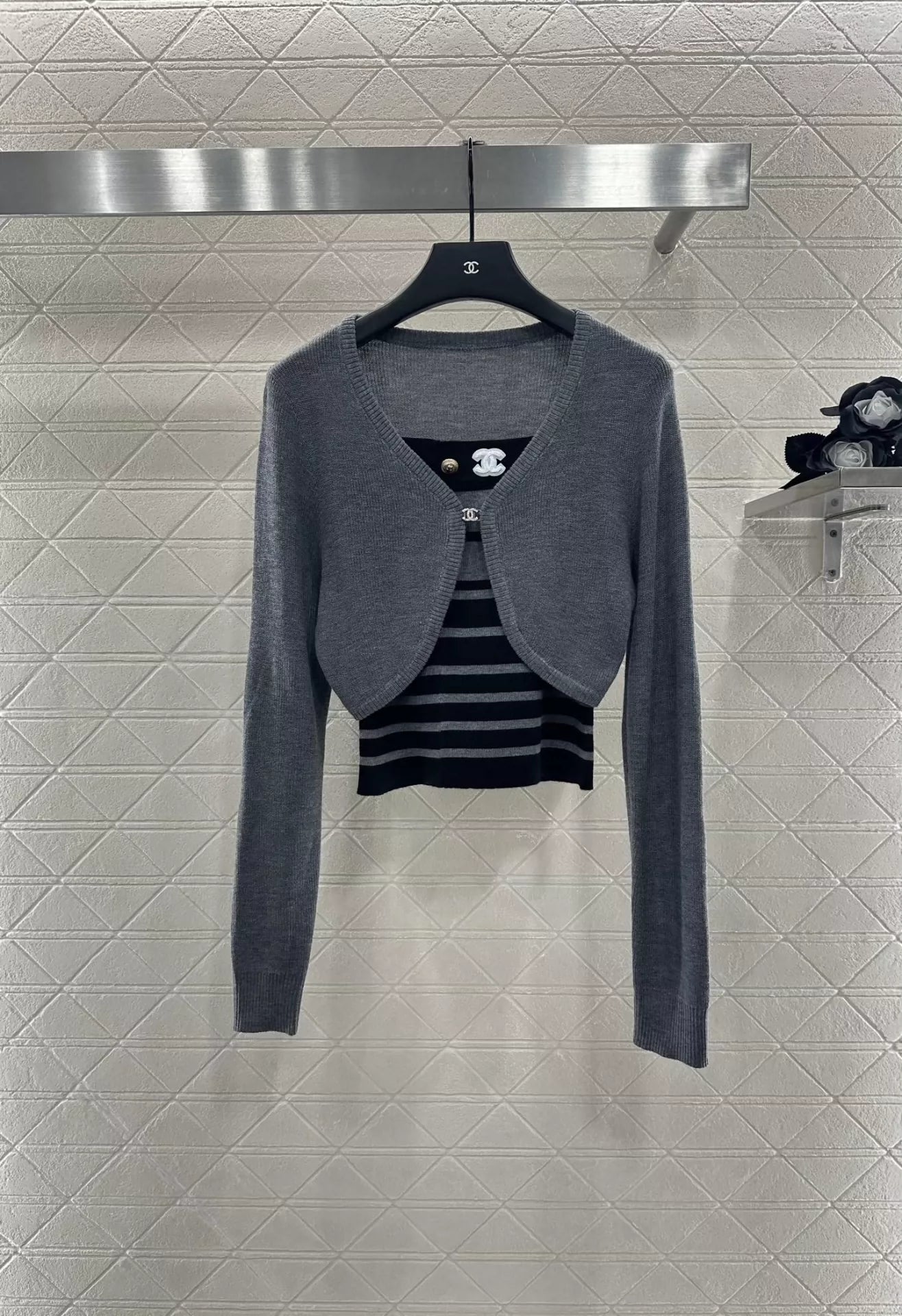 C 25 Fall/Winter New Style: Two-Piece Suspender Knit Cardigan Set