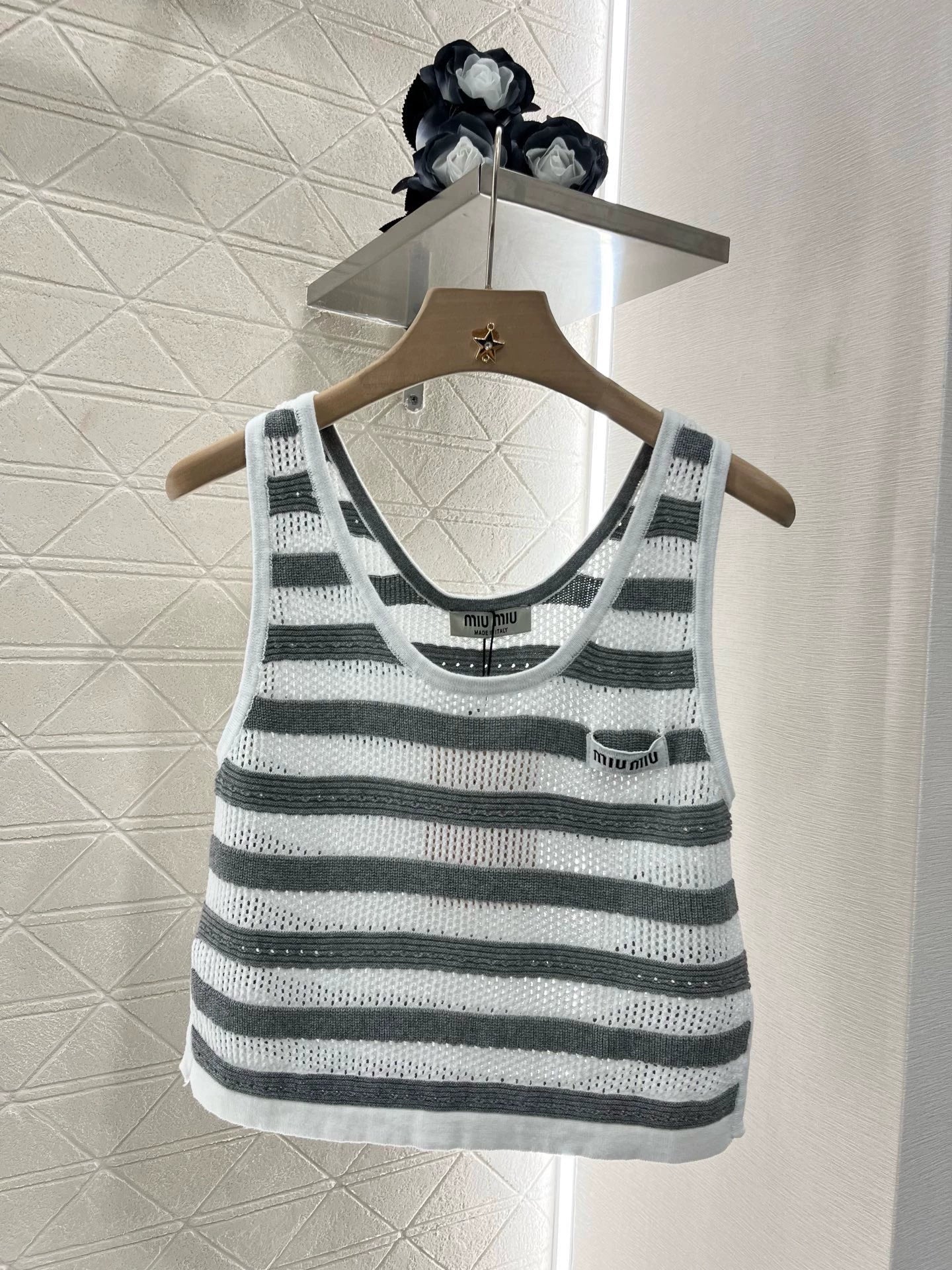 M 25 New Striped Cutout Knit Vest