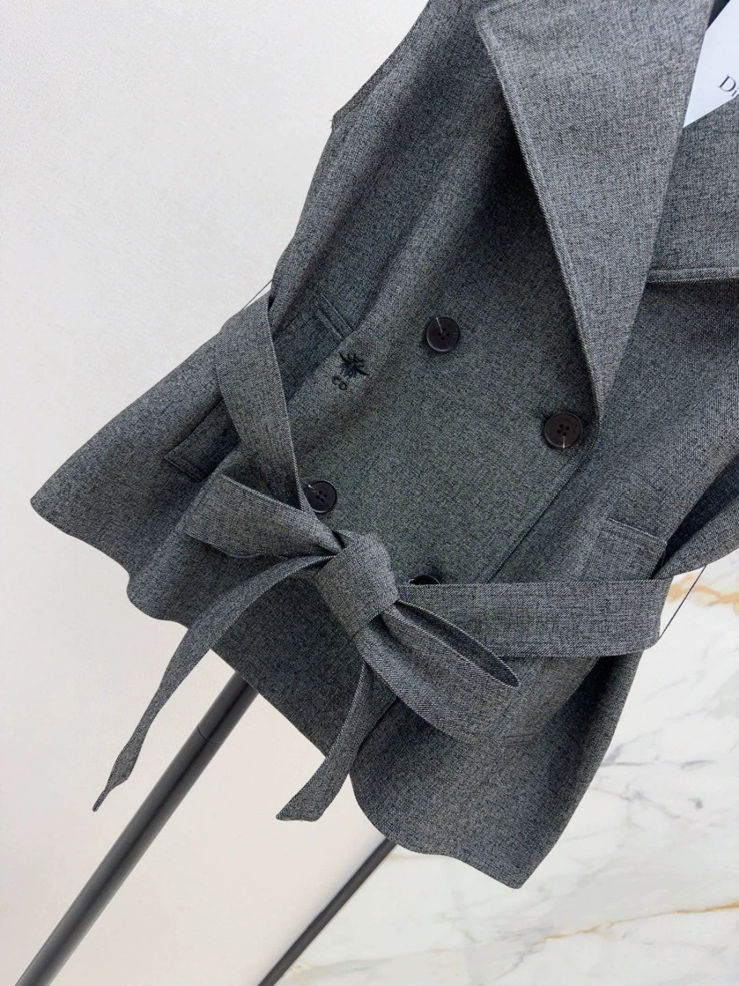 D 25 New Embroidery Bee Embellished Lapel Vest