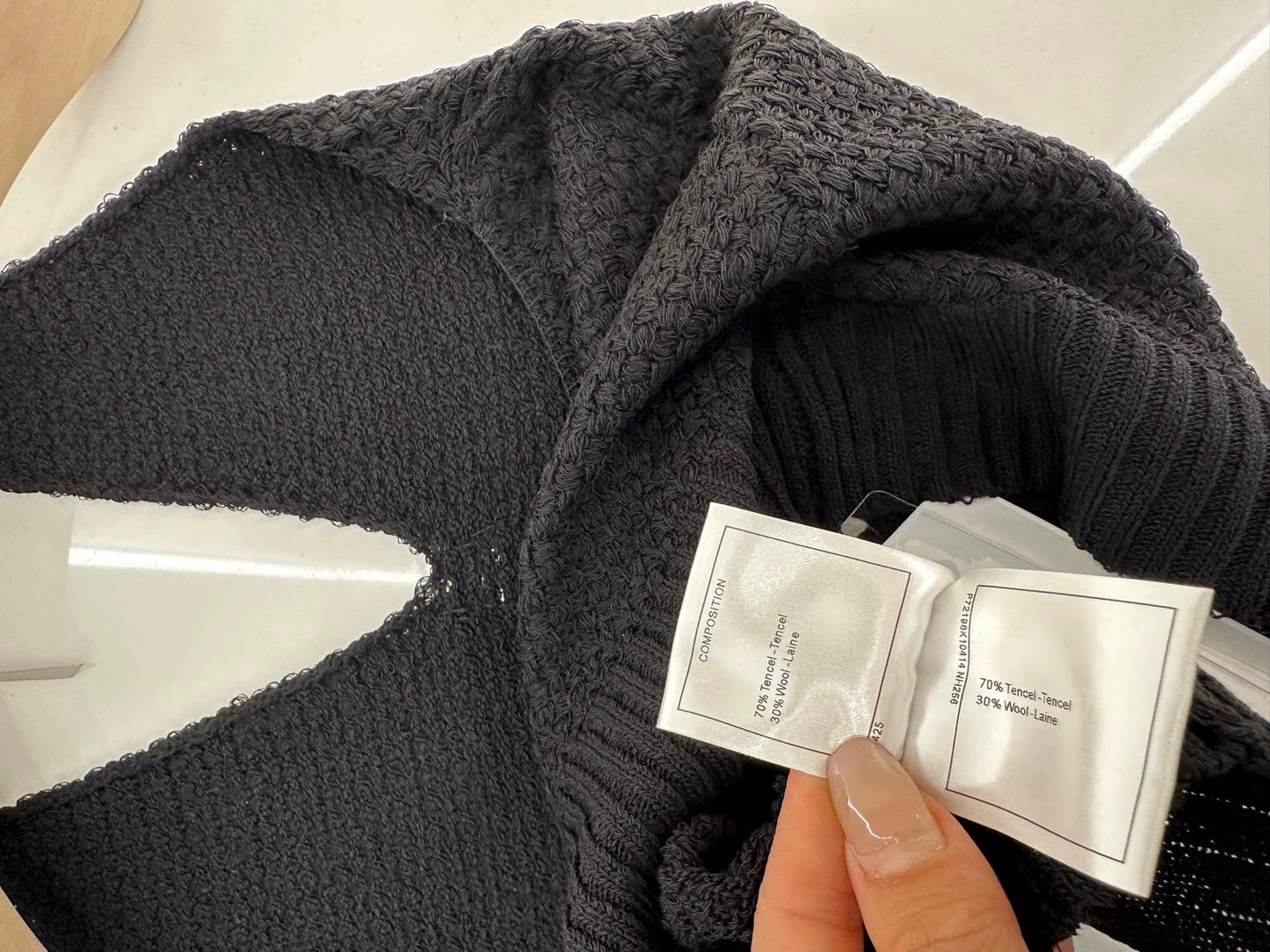 Gilet en tricot à découpes et encolure C 25