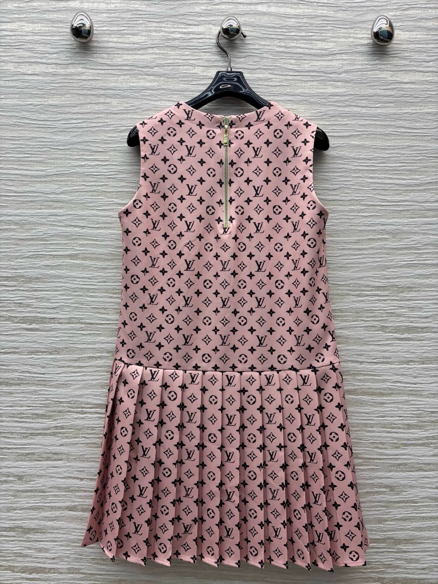 L 25 Spring/Summer New Pink Sleeveless Pressed Pleated Dresses