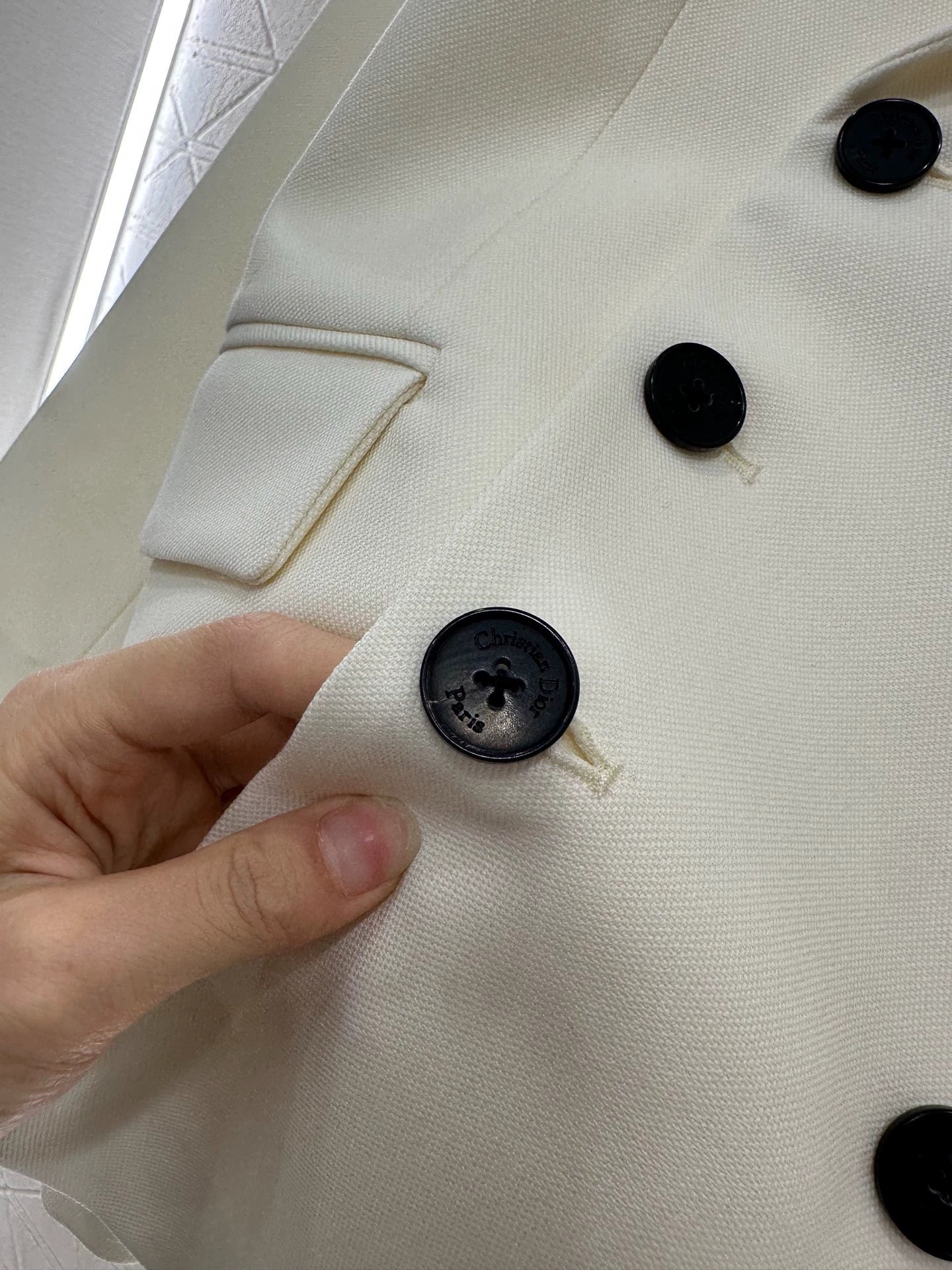 D 25 Silk and wool straight shoulder double-breasted suit