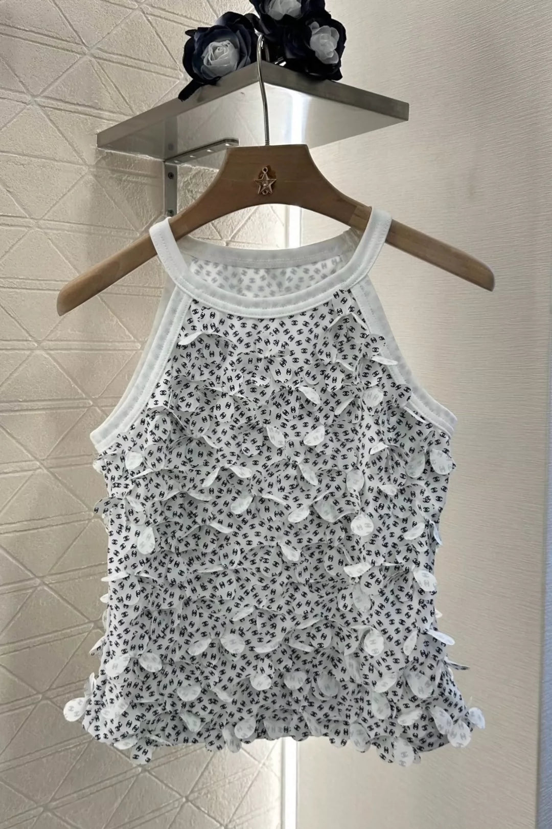 D 25 New Petals Vest