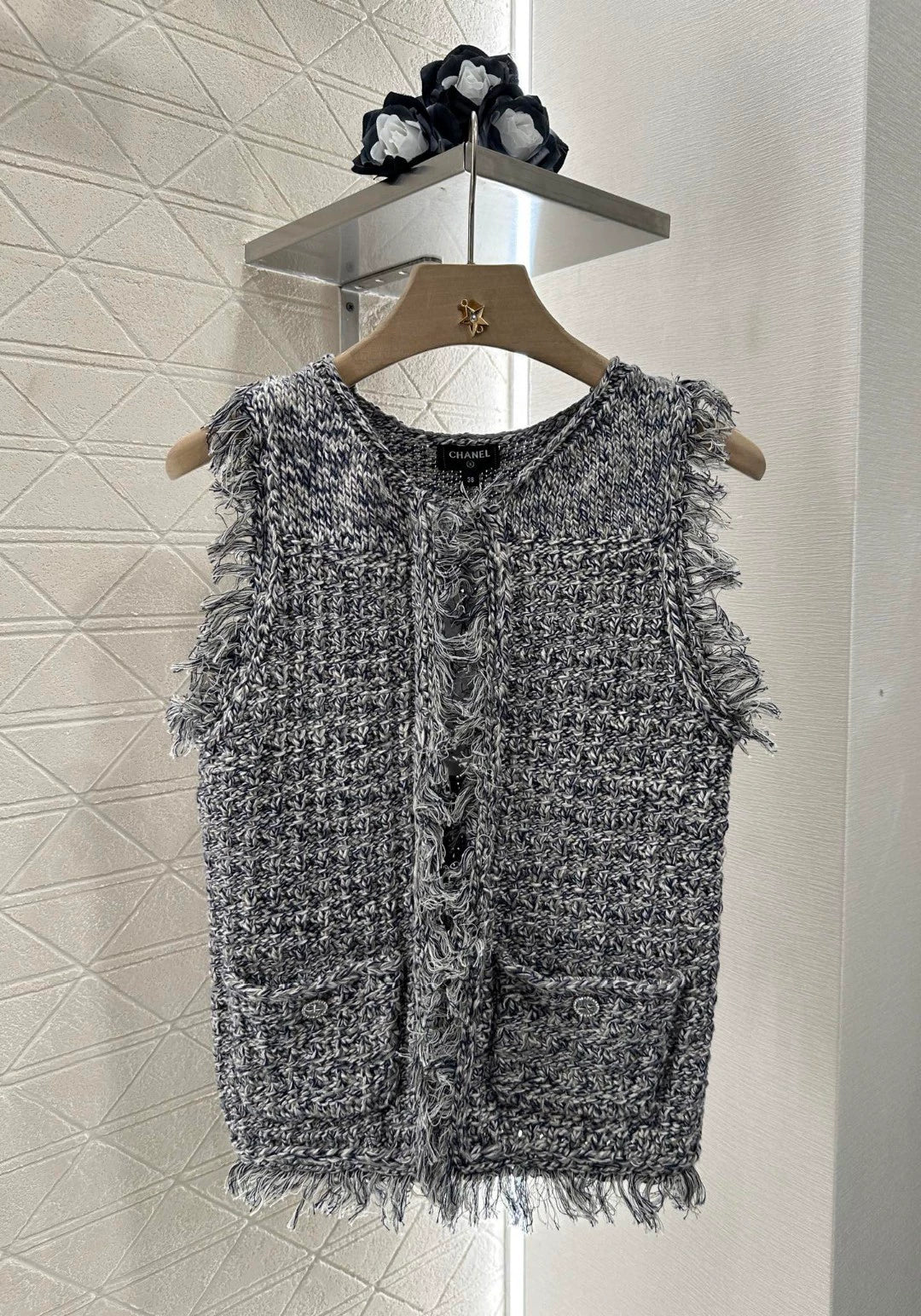 c 25 nouveaux gilets en tricot à col rond et bords bruts