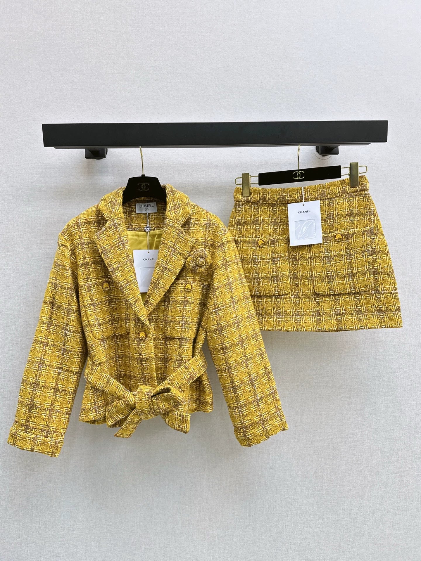C 25 Yellow tweed skirt + jacket suit