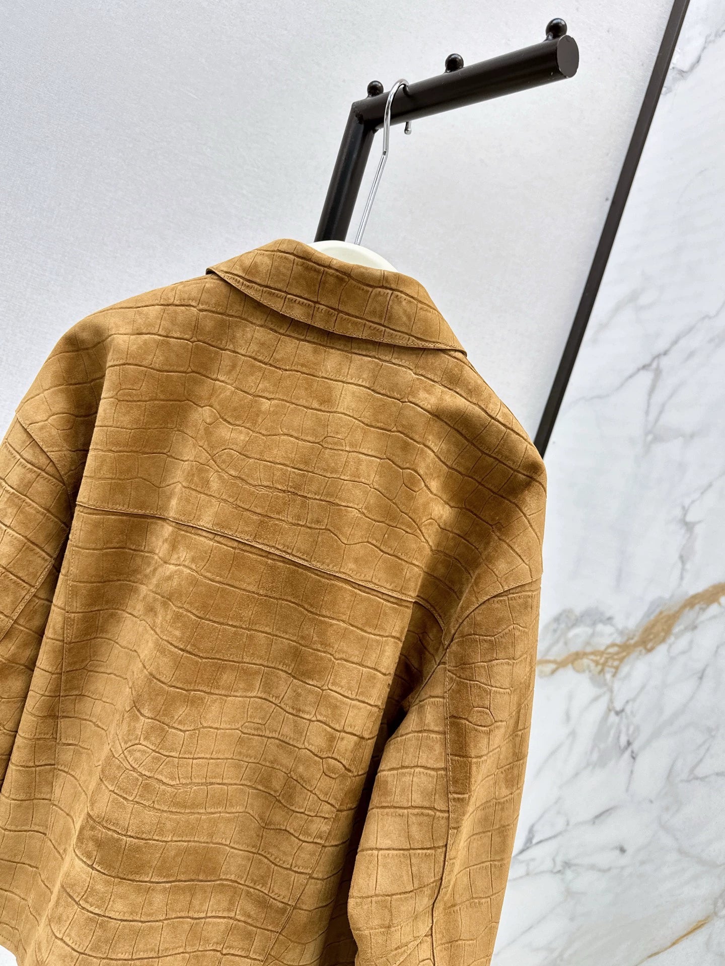 He 25fw crocodile-print sheepskin jacket