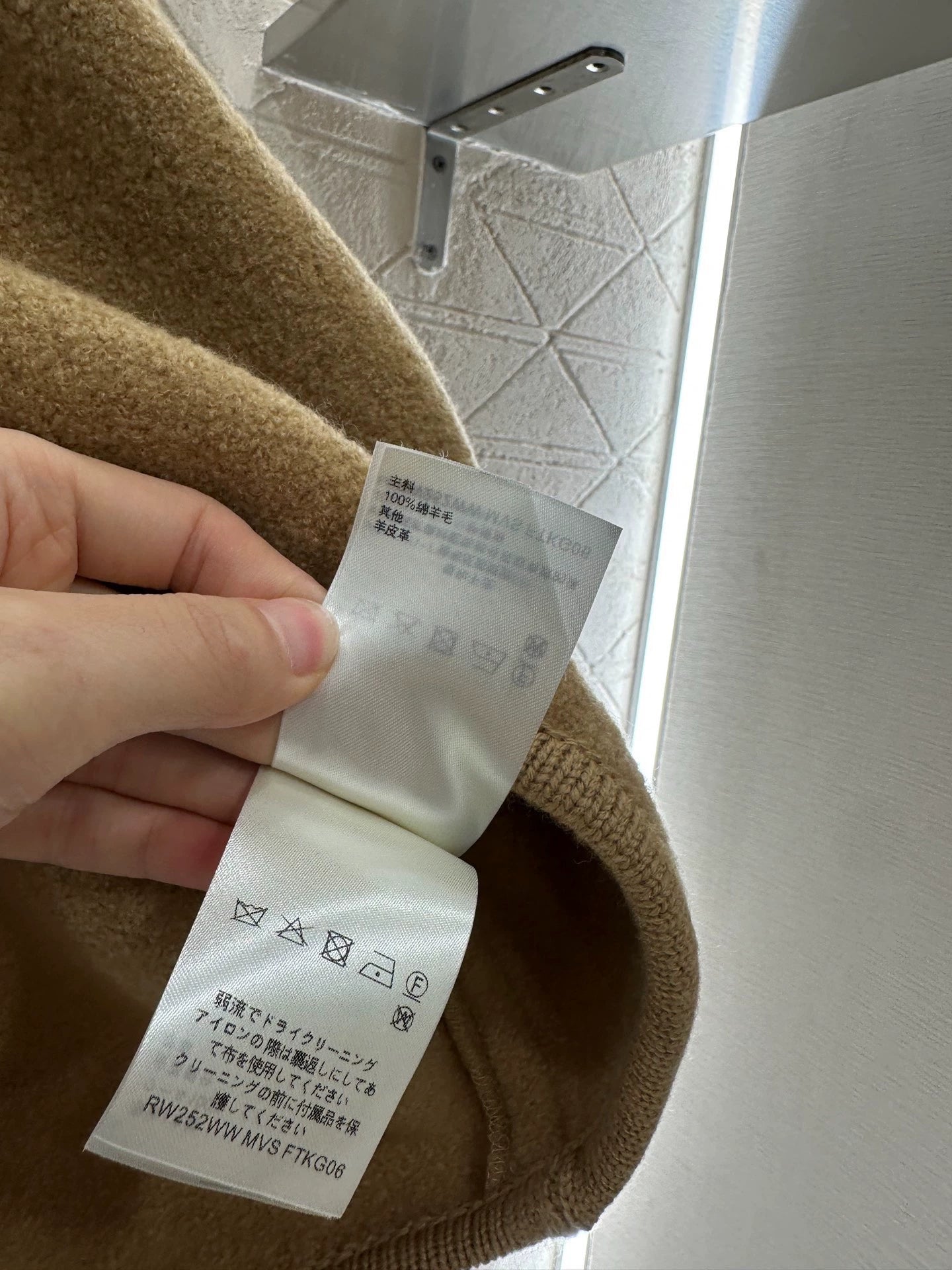 L 25 Buckled double-sided cape coat