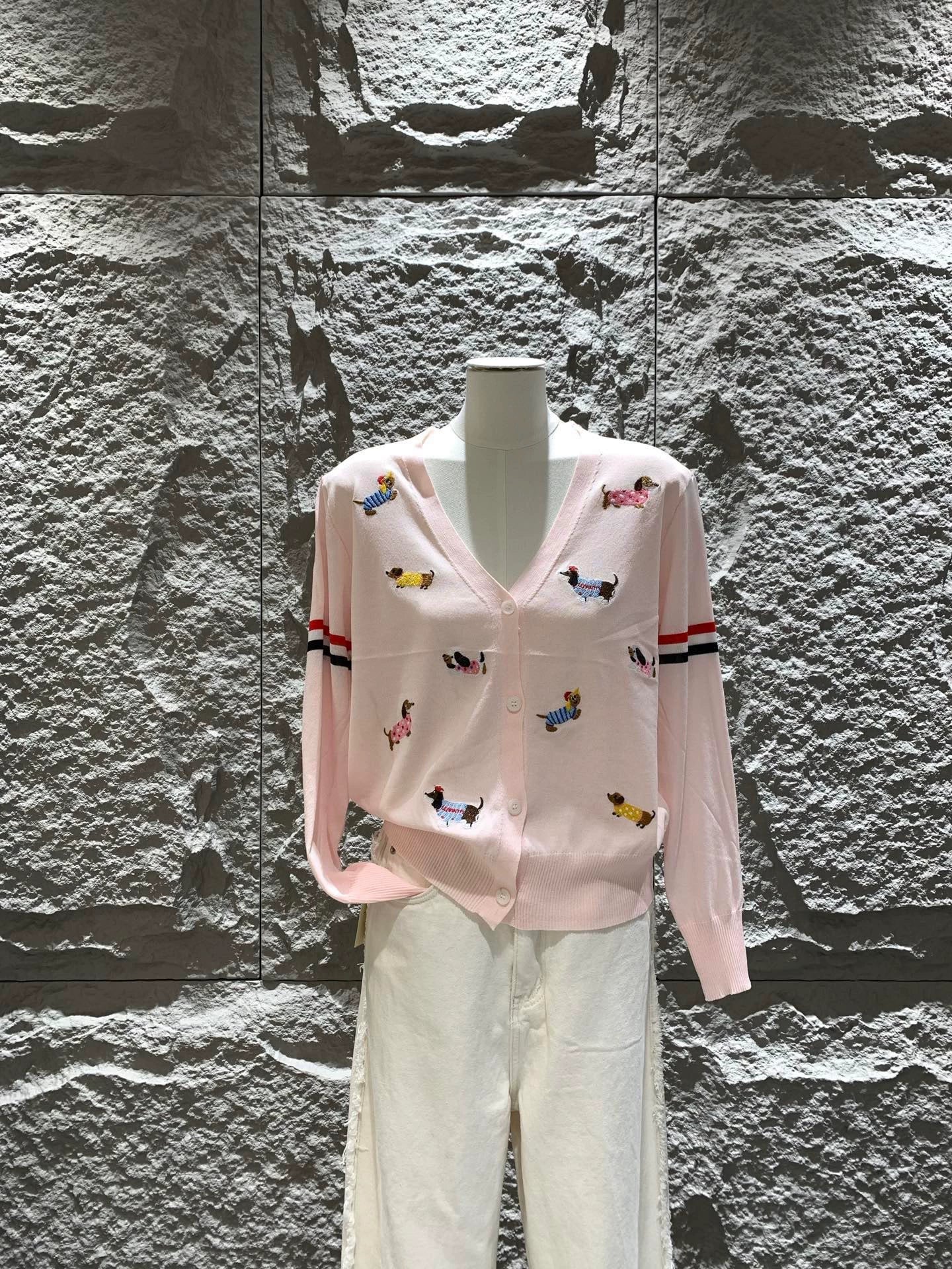 TH 25 Puppy Classic College Style Embroidered Cardigan
