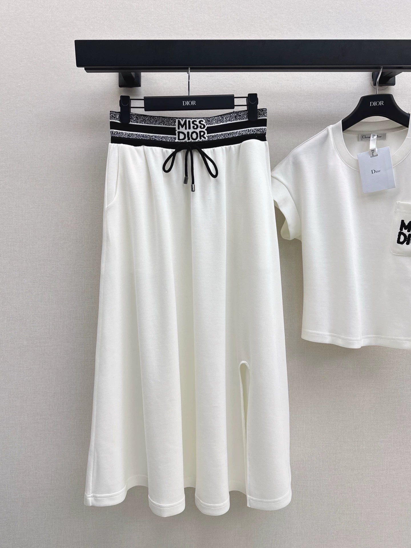 D 25 Round Neck Back Split Short Sleeve Top + Elastic Waist Half Skirt Set