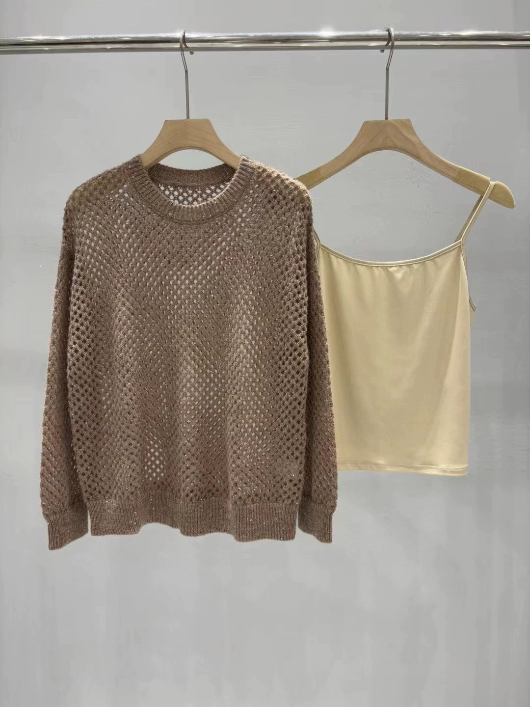 BRU 25 new hollow round neck long sleeve knitted top
