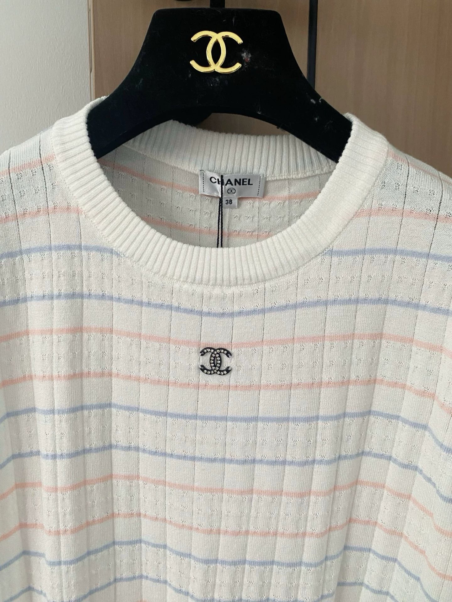 C 25 new White, pink Checkered short sleeve