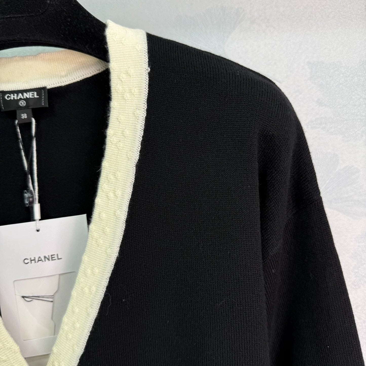 2025 Summer New Arrival Black and White Contrast Knitted Cardigan