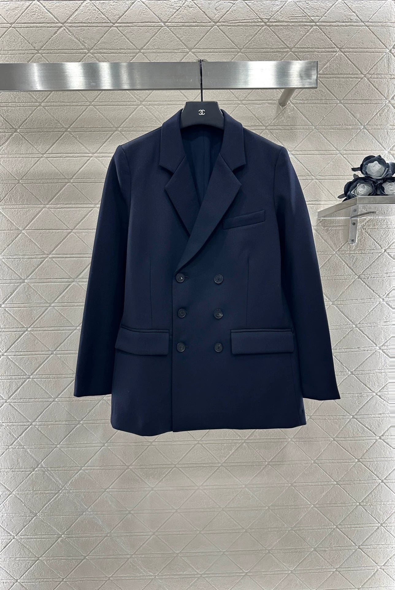 D 25 Silk and wool straight shoulder double-breasted suit