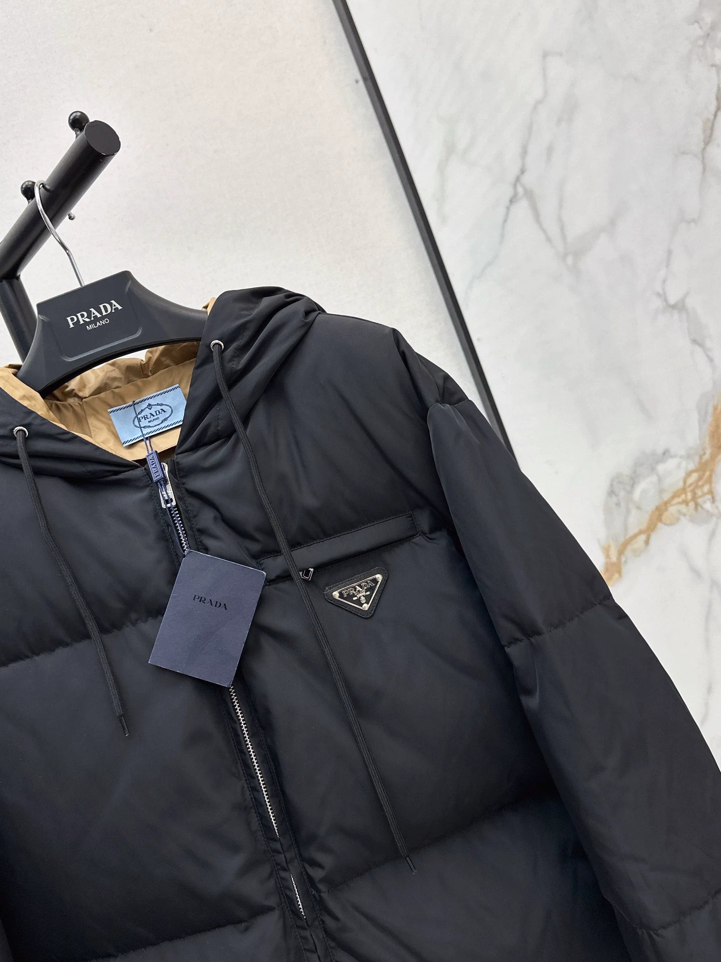 P 25fw hooded down jacket