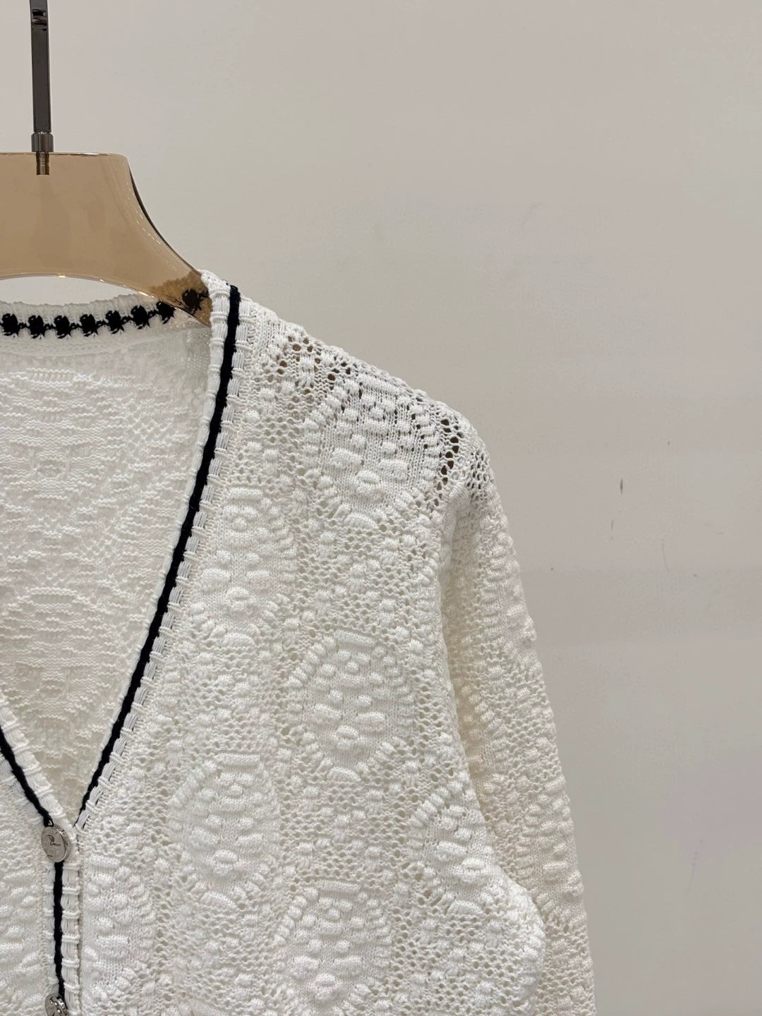 T 25 Early Autumn New Lapel Three-dimensional Relief Grainy Hollow Cardigan