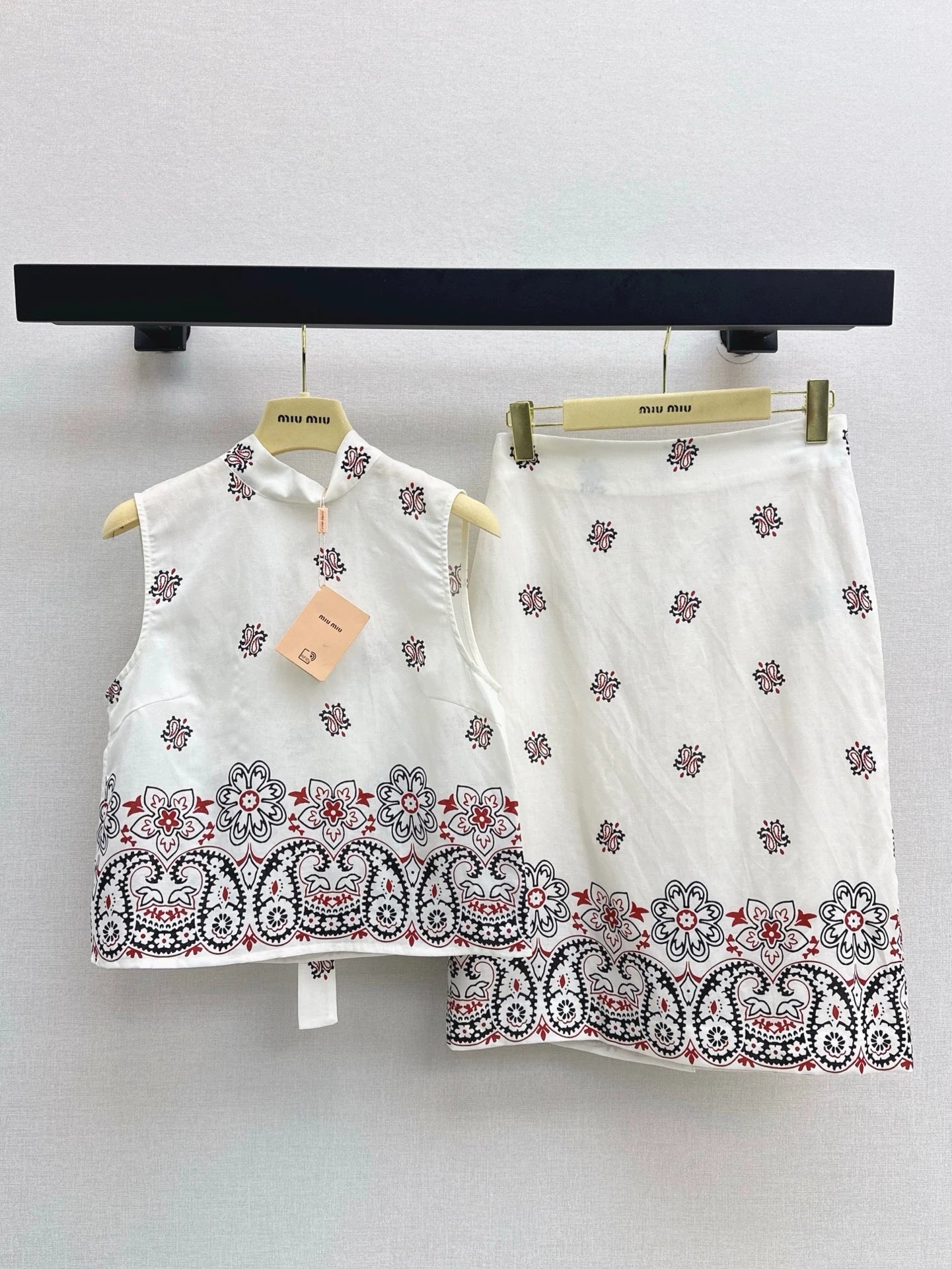 M 25 Frühling/Sommer Ärmelloses Top + Hoch taillierter Hüfthalbrock-Set