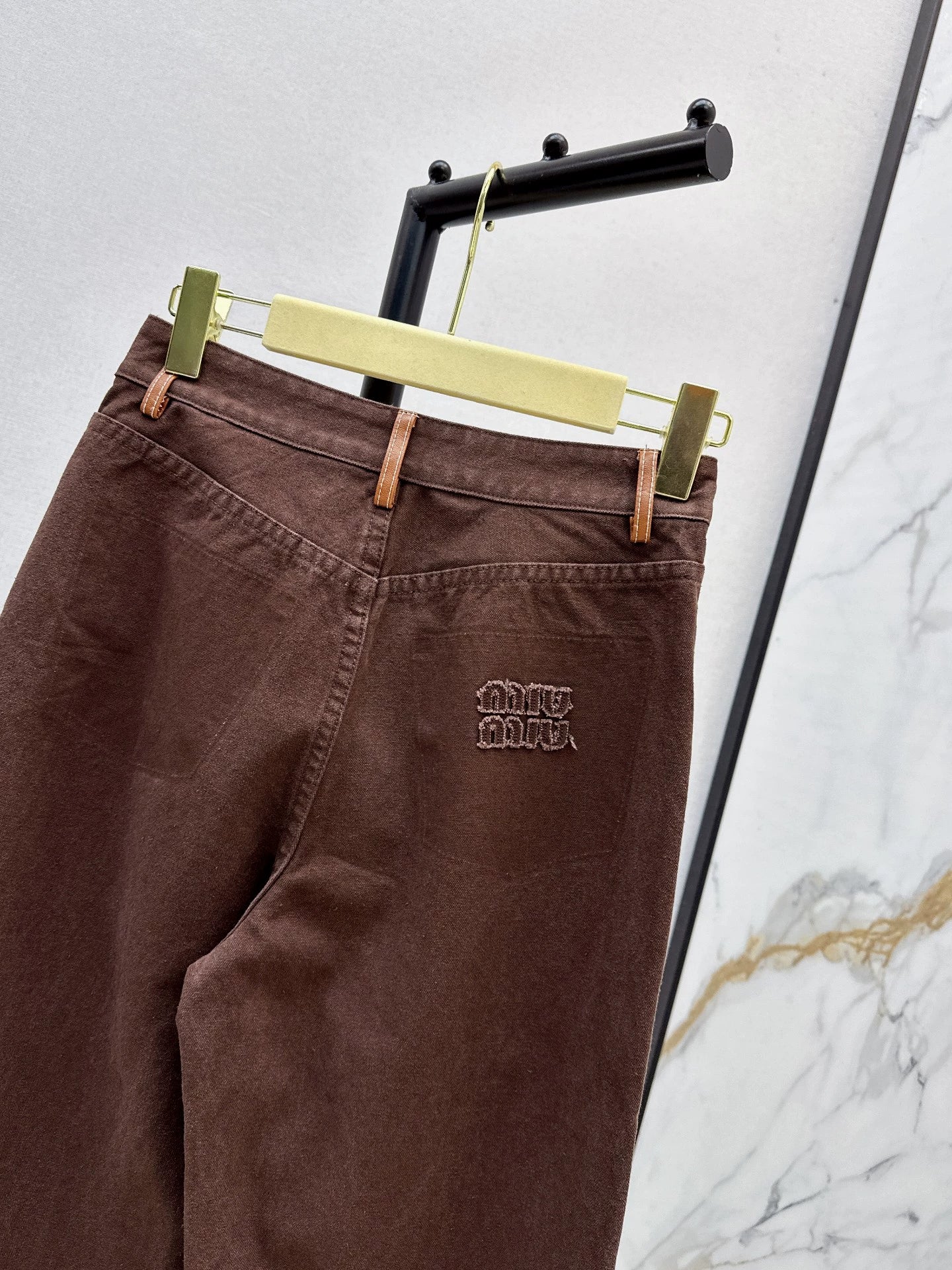 M 25 Brown jeans with leather detailing