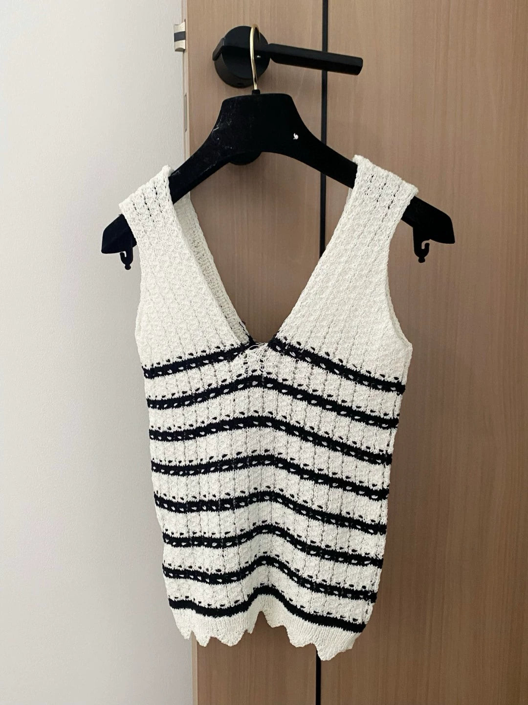 c 25 New Floral Embellished Decorative Striped Knit Tank Top