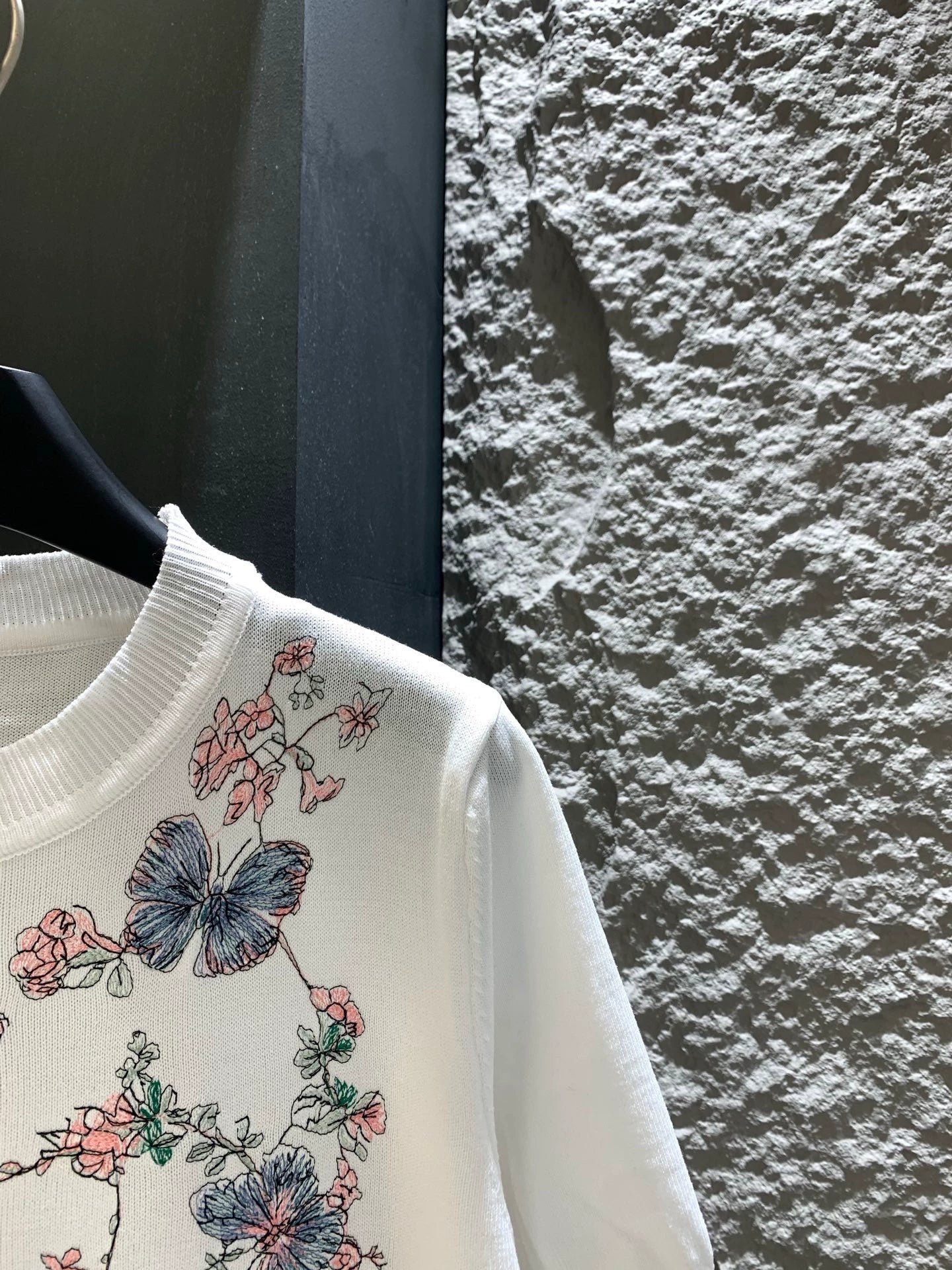 D 25 Butterfly Embroidery Short Sleeve Knit Top