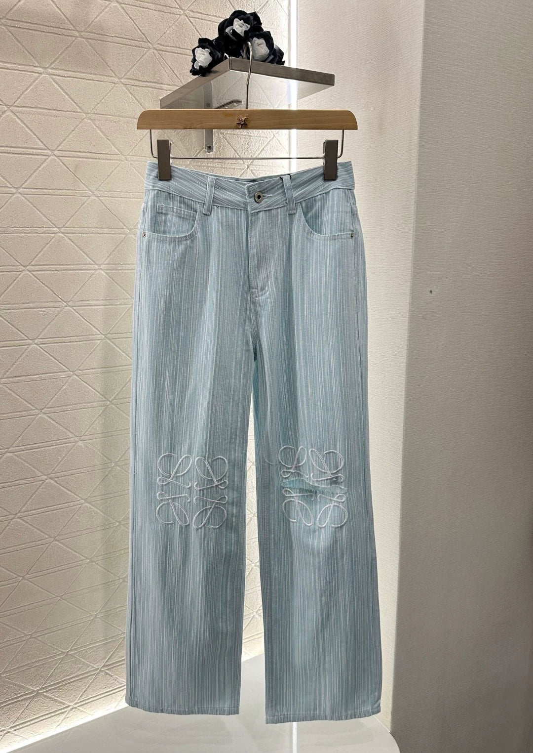 LO 25 New Wide Leg Striped Embroidered Ripped Jeans