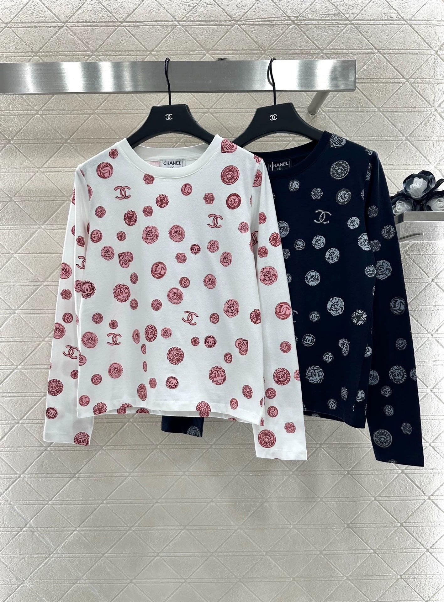 C 25 Letter Camellia Round Neck Long Sleeves