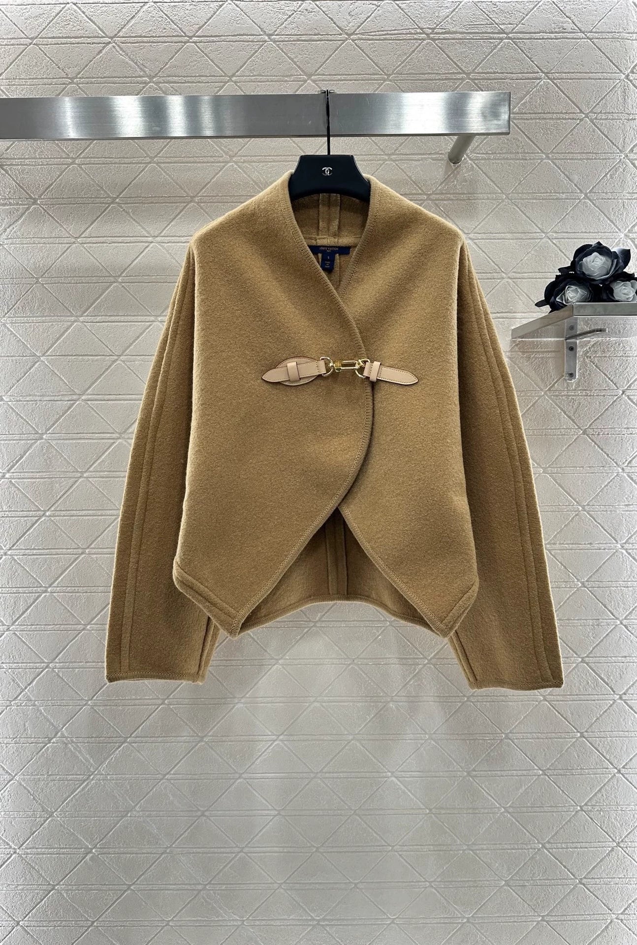 L 25 Buckled double-sided cape coat