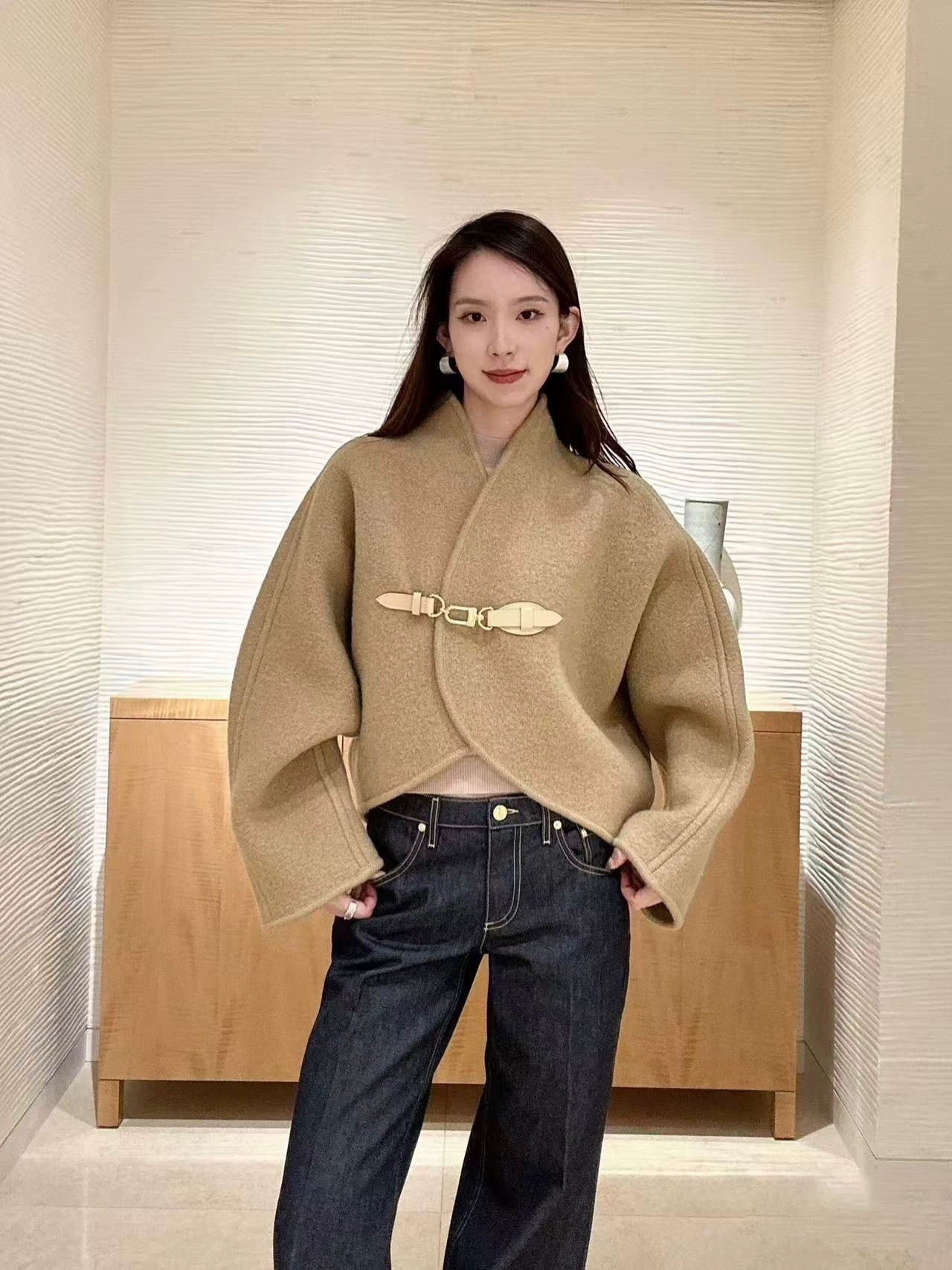 L 25 Buckled double-sided cape coat