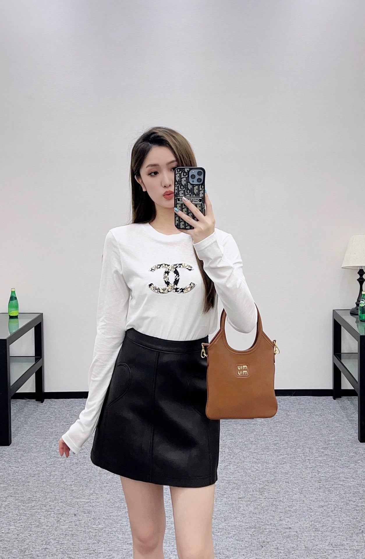 C 25 Crew neck, embroidered long sleeves