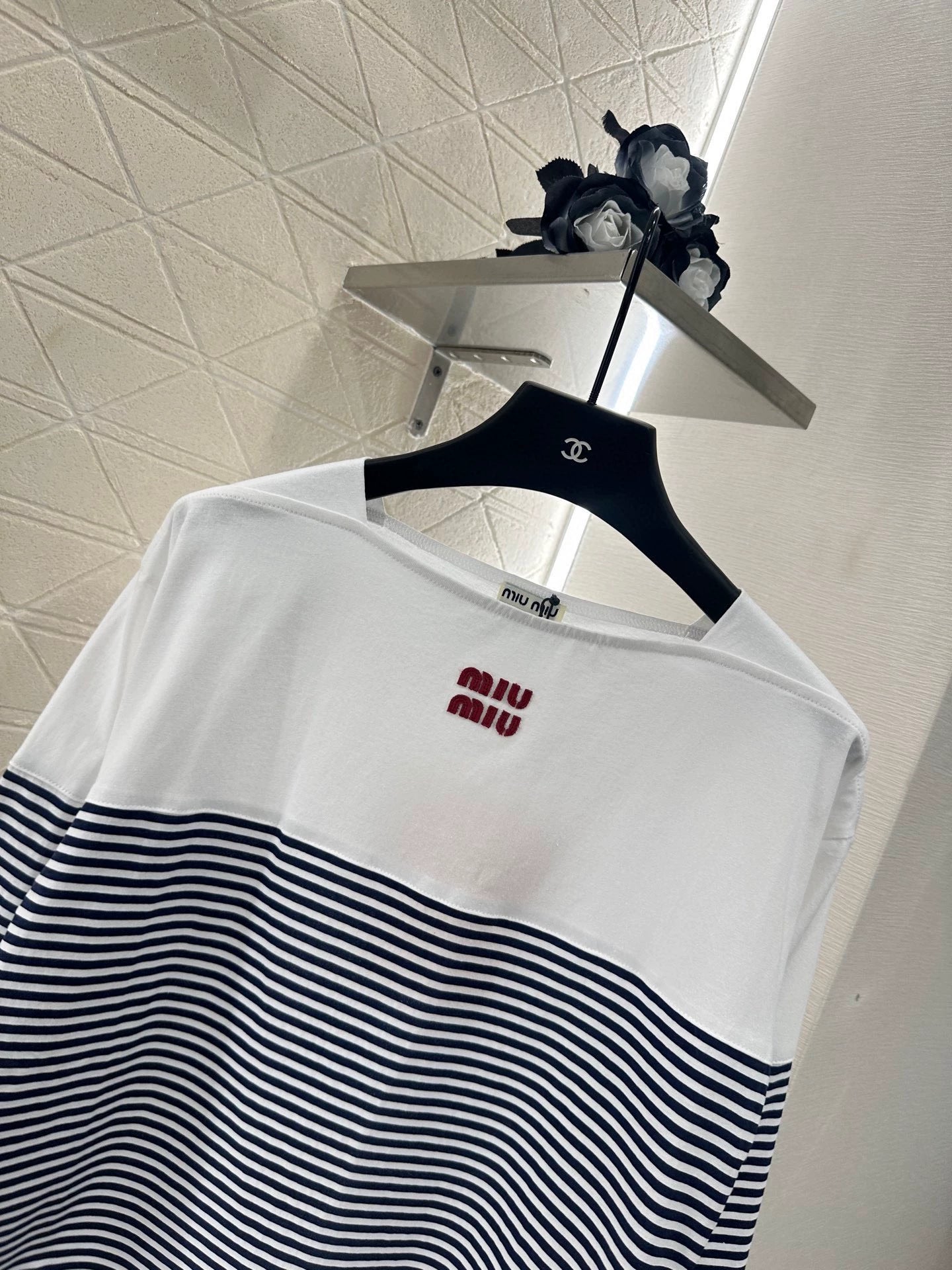 M 25 Striped patchwork, one-shoulder long sleeves