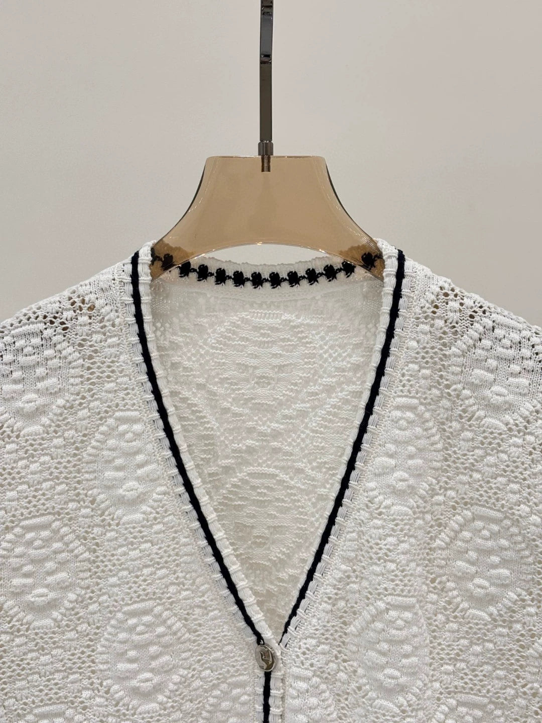 T 25 Early Autumn New Lapel Three-dimensional Relief Grainy Hollow Cardigan