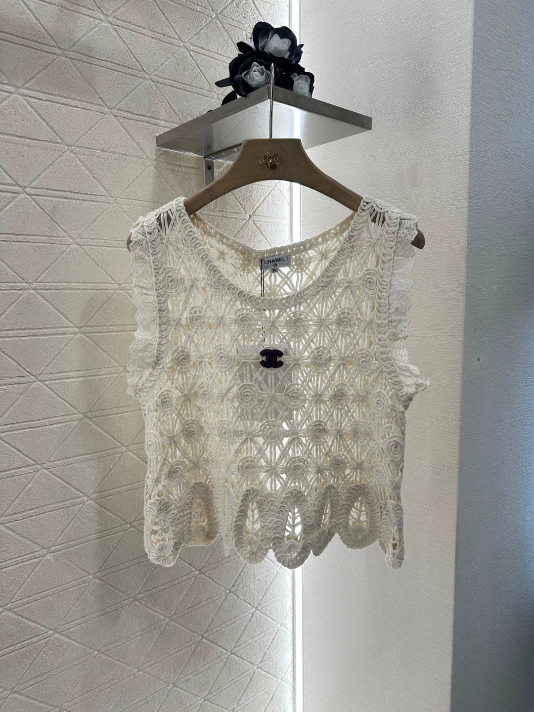 C 25 New Cutout Wave Lace Knit Tank Top