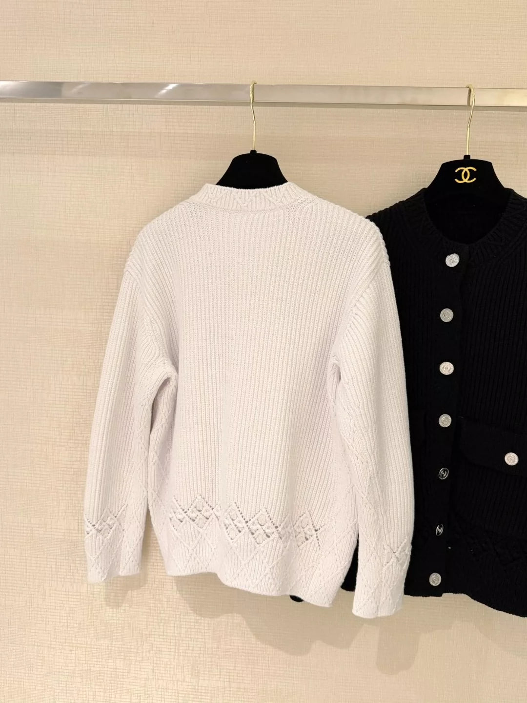 25 Early Autumn New Hollow Three-Dimensional Jacquard Double Pocket Round Neck Knitted Cardigan